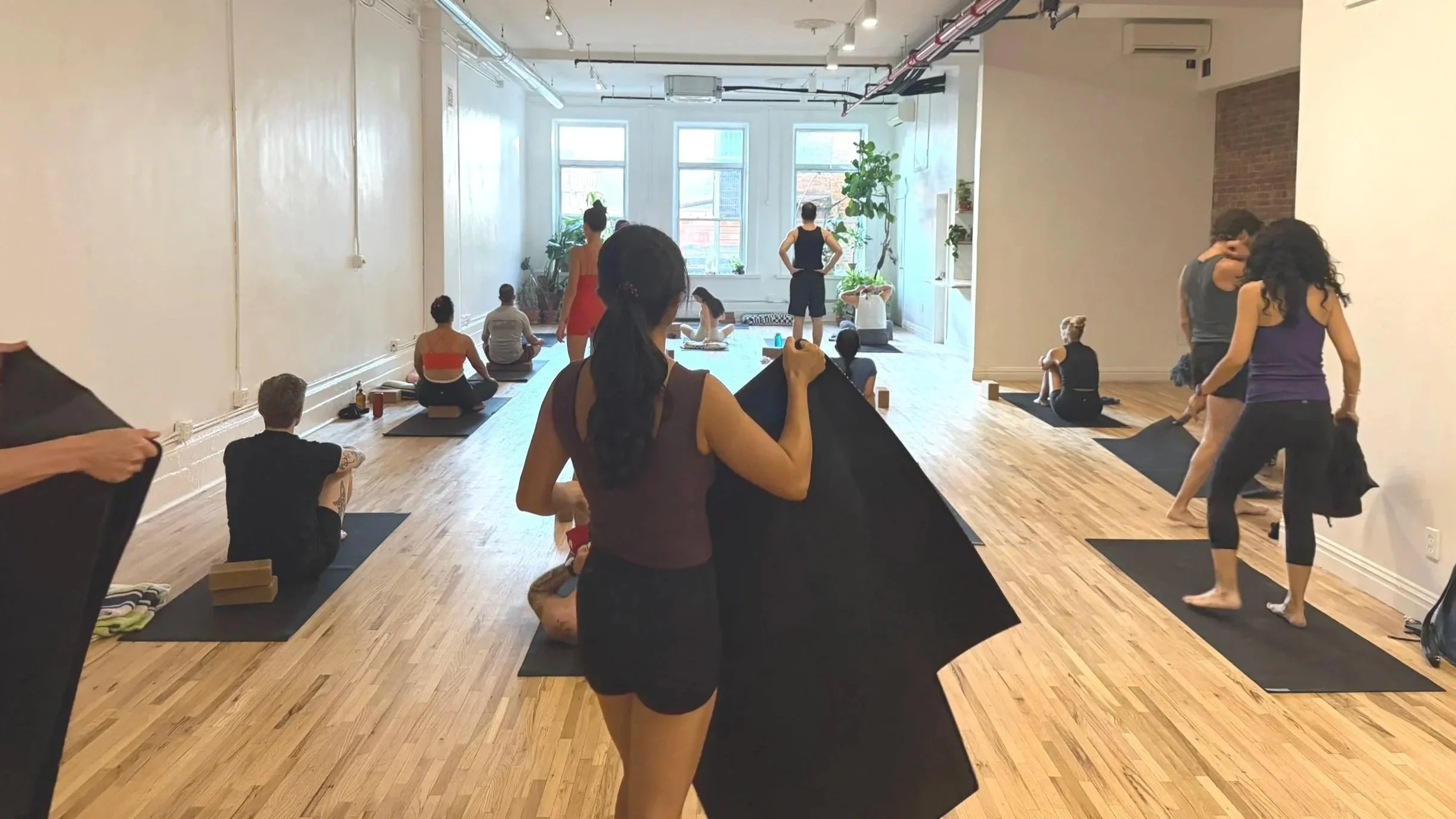 a beginner student getting ready for her first class at Center Yoga