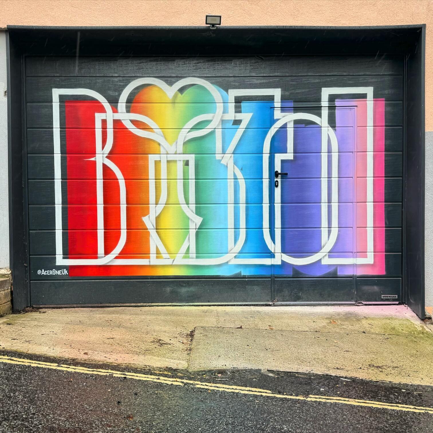 &lsquo;Bristol&rsquo; - Hill St, Bristol. March 2024.
This one&rsquo;s for my friend @nicolawalther who runs the @theorangetreehub on Park St, a very cool space that will work brilliant for some @collaborativepaintinguk sessions. Grab your brushes an