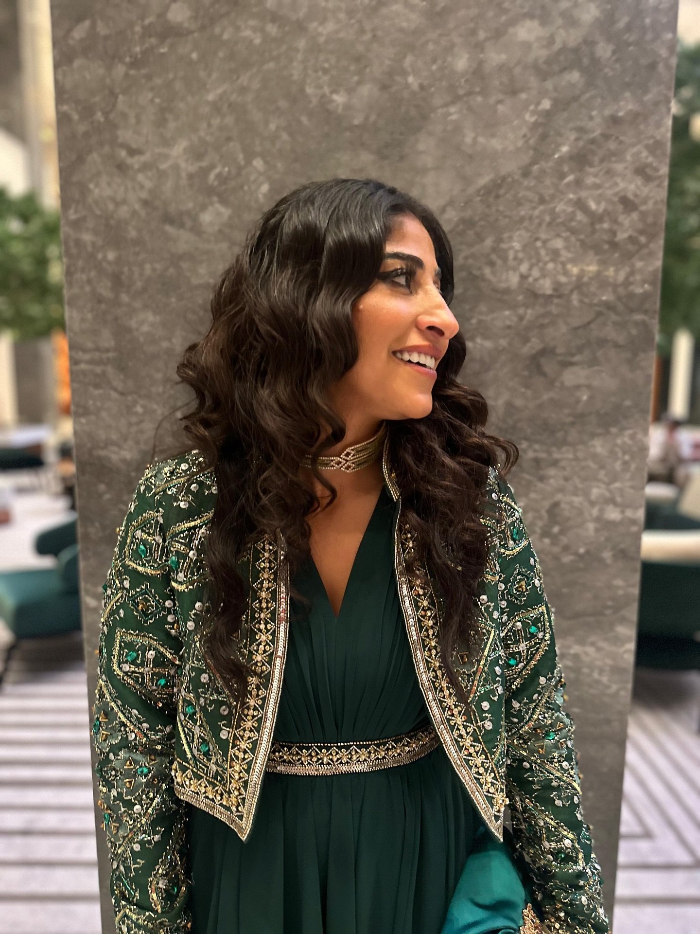 Beautiful @shoooj at the @dd_award dressed in Bahraini brand @aishajewels 

Styled @daylalstylist 

#217pr #luxurypr #bahrain #fashionpr