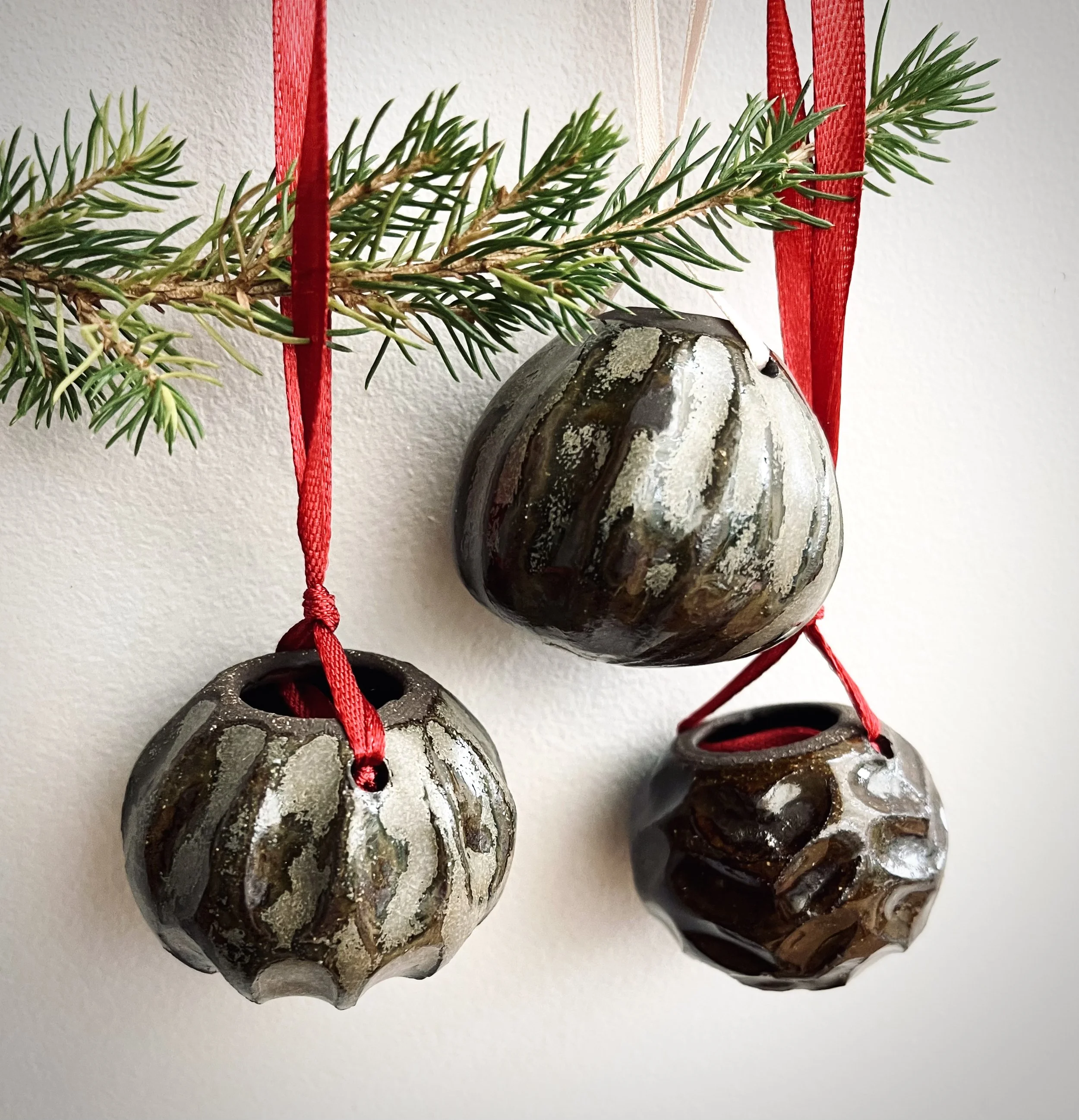 Xmas Ceramic Baubles set of 3