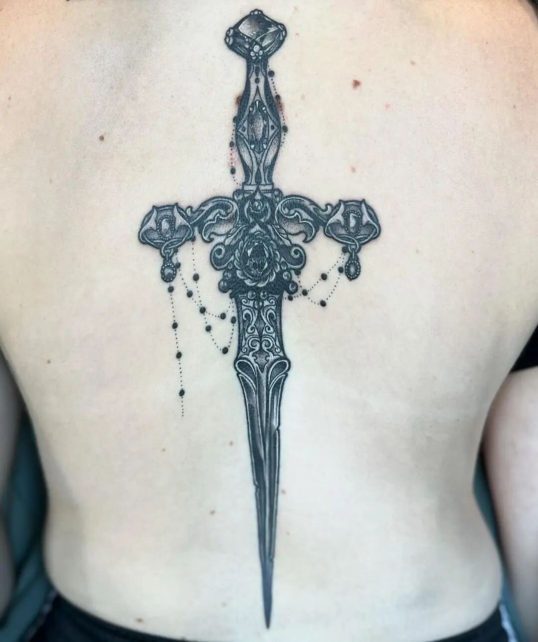 Check out this gorgeous Jeweled Dagger by @carolinemaetattoos It's mostly healed with a few finishing touches to the jewels. 
.
.
#chicolousfinetattoos #gatattoos #gatattooer #atlantatattooer #athenstattooshops #ladytattooers #daggertattoo #finelinet