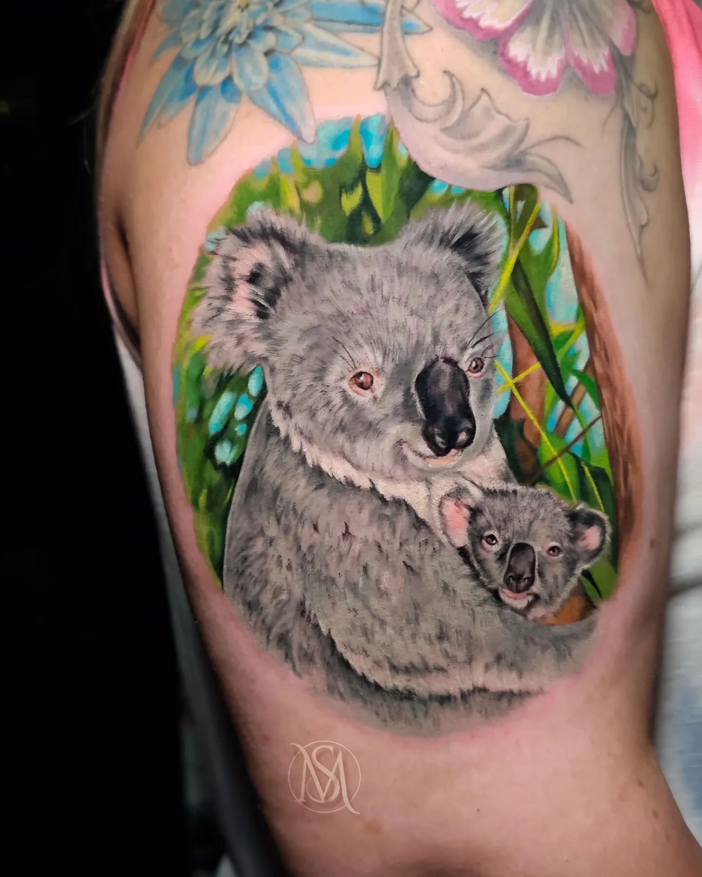 Koala momma and baby by @saramachenart 
.
.
.
#chicolousfinetattoos #gatattoos #gatattooer #atlantatattooer #colortattoo #ladytattooers #ladytattooer #womanartist #womanownedbusiness #tattoolife #tattooartists #tattoolover #athensga #uga #georgia #mo