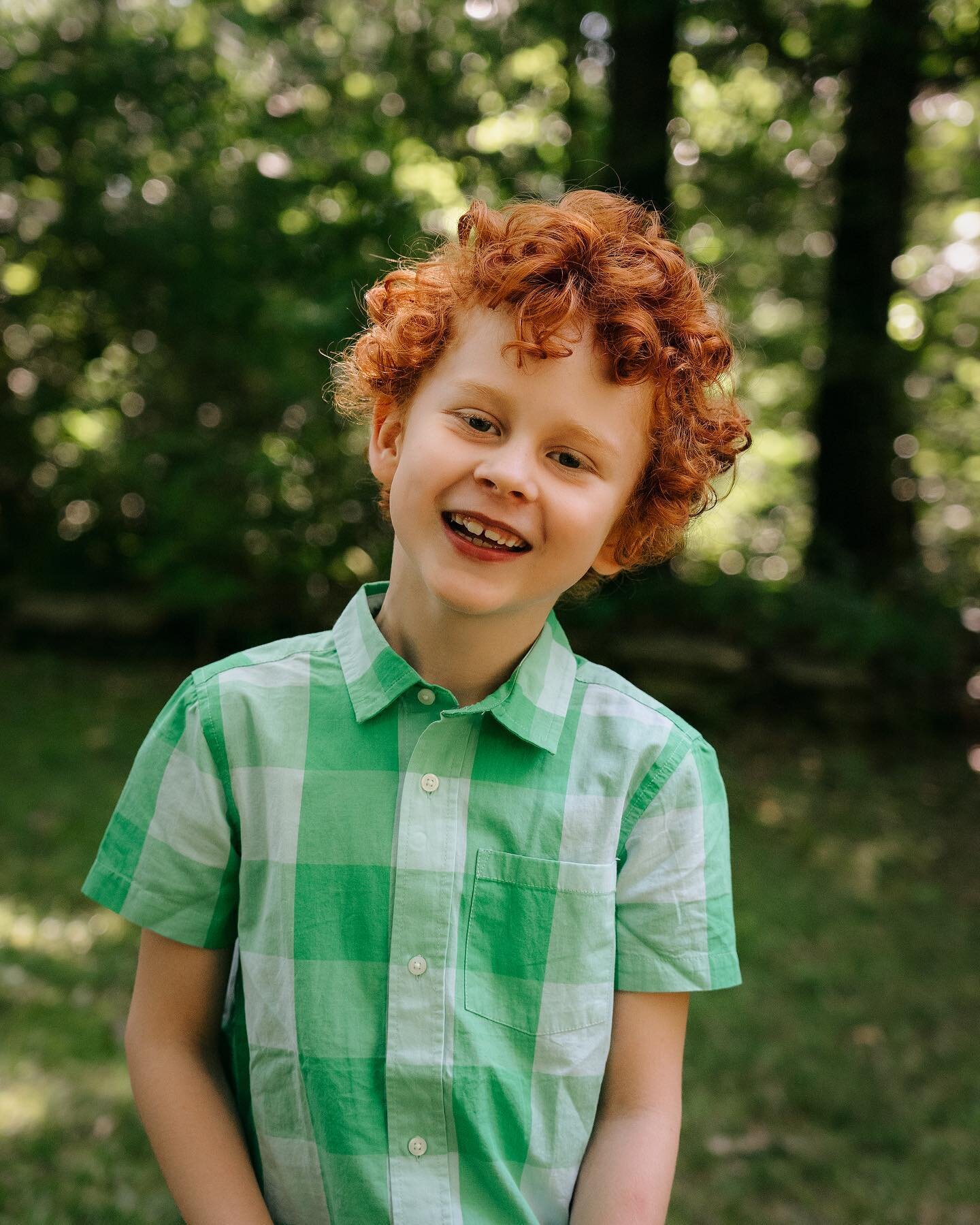 Friday feelings! Any else love the primary colors this family used for photos? S|L
&bull;
#family #familyphotography #familyphotos #outdoorphotography #lifestylephotography #kids #kidsfashion