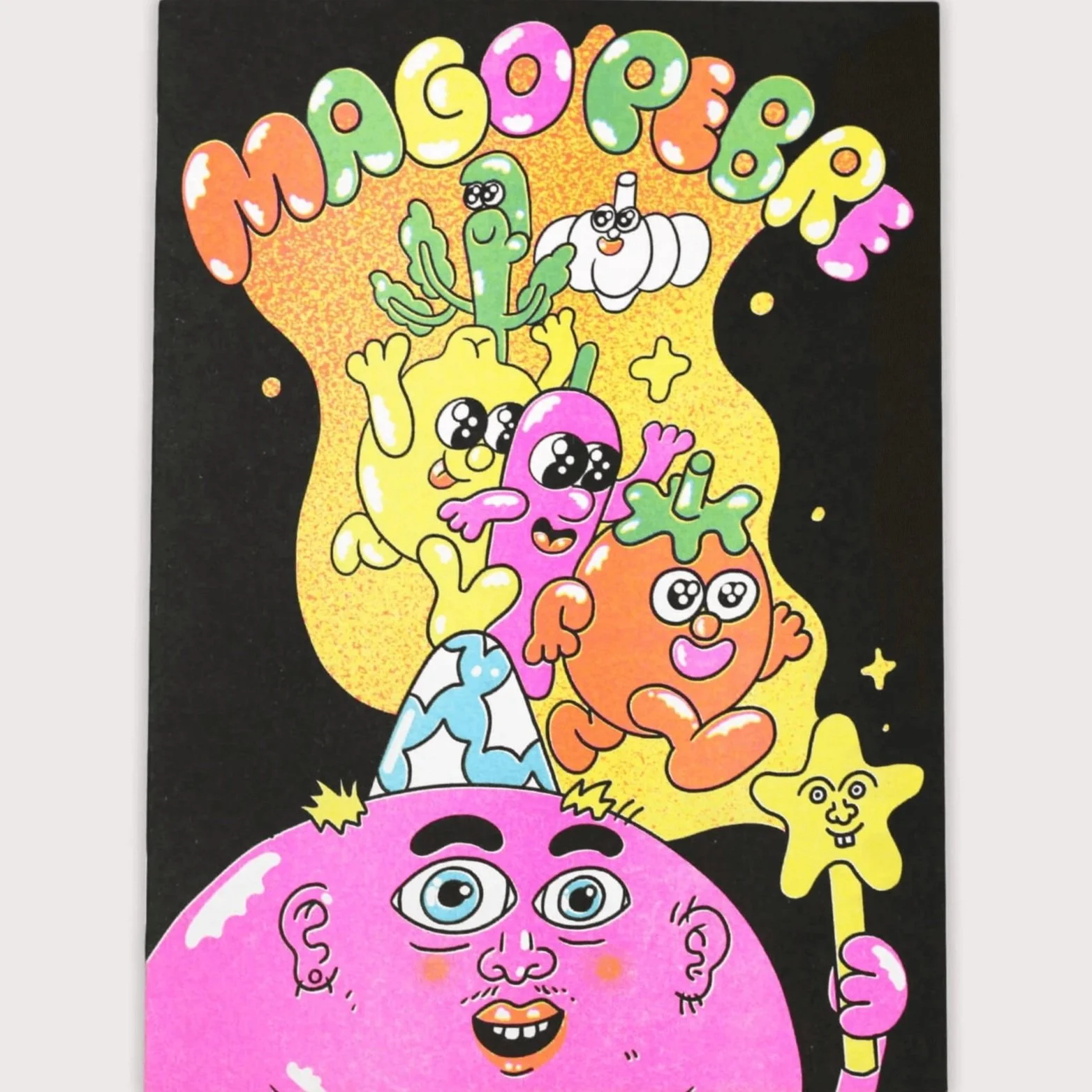 Ilustración colorida de una figura con cabeza rosa grande, con ojos azules, sosteniendo una varita con estrella sonriente. De su cabeza emergen personajes divertidos y caricaturescos en estilos variados, incluyendo un cactus con cara, un calabaza con ojos grandes y sonrisa, un huevo con ojos brillantes, y una calabaza con ojos y sonrisa. En el fondo, un destello amarillo y un espacio negro.