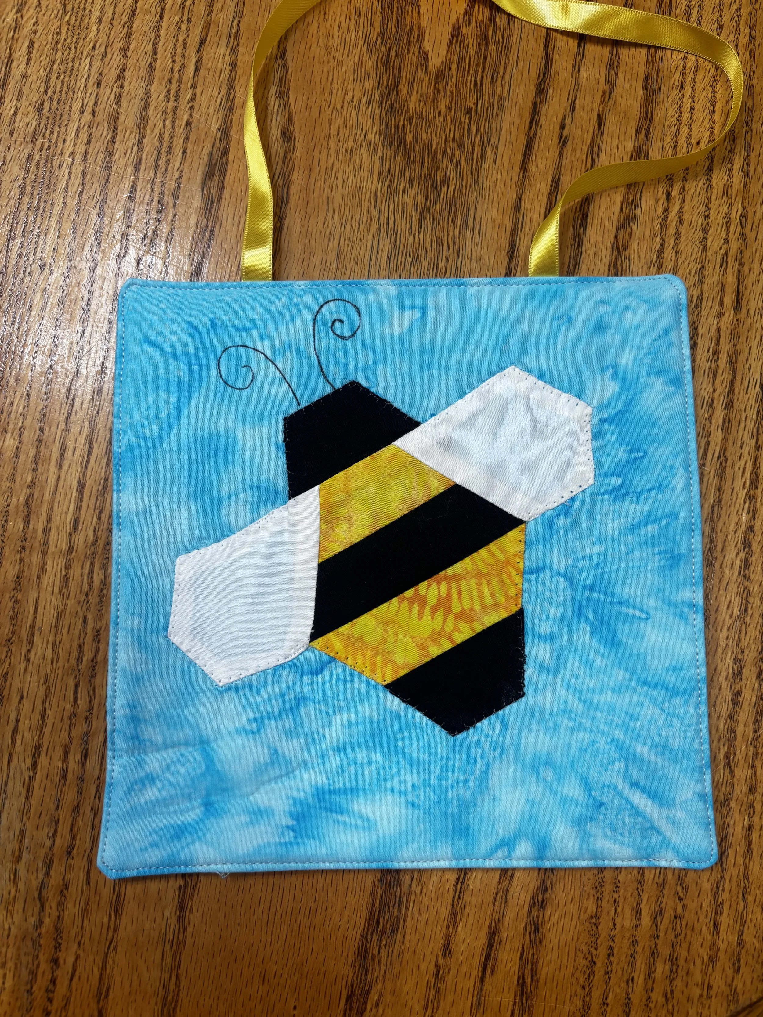English Paper Piecing-Bee Wall Hanging