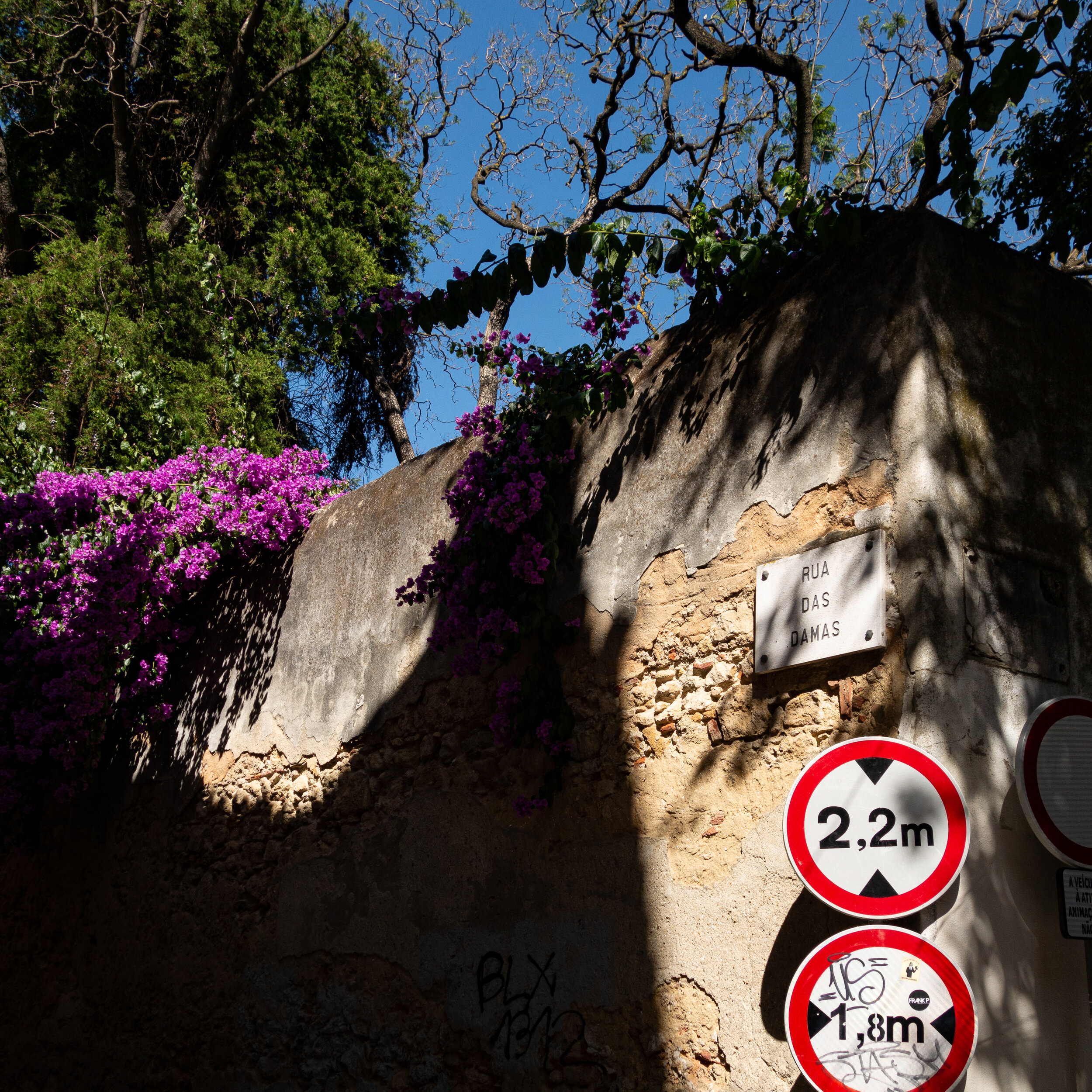 Shadows & Signs - Lisbon, Portugal - Sony RX100-II