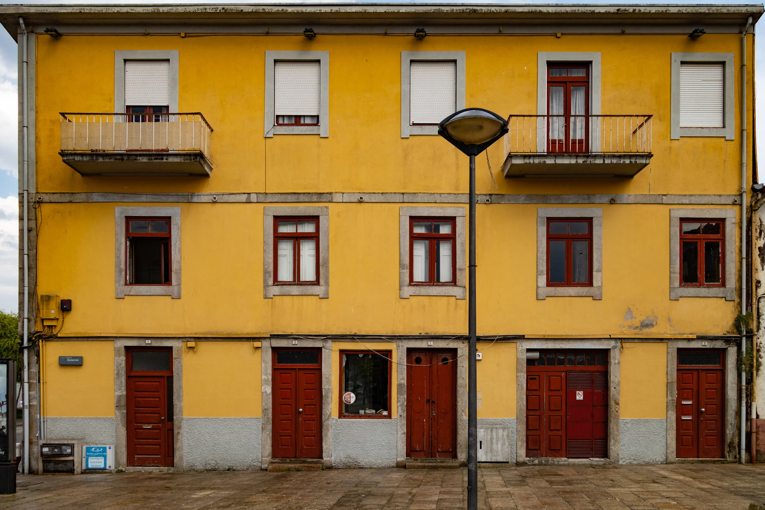 Yellow House - Porto, Portugal - Sony RX100-II