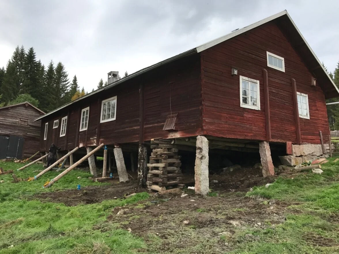 ATT RÄDDA EN LAduGÅRD FRÅN RAS — Lassas Byggnadsvård & restaurering i ...