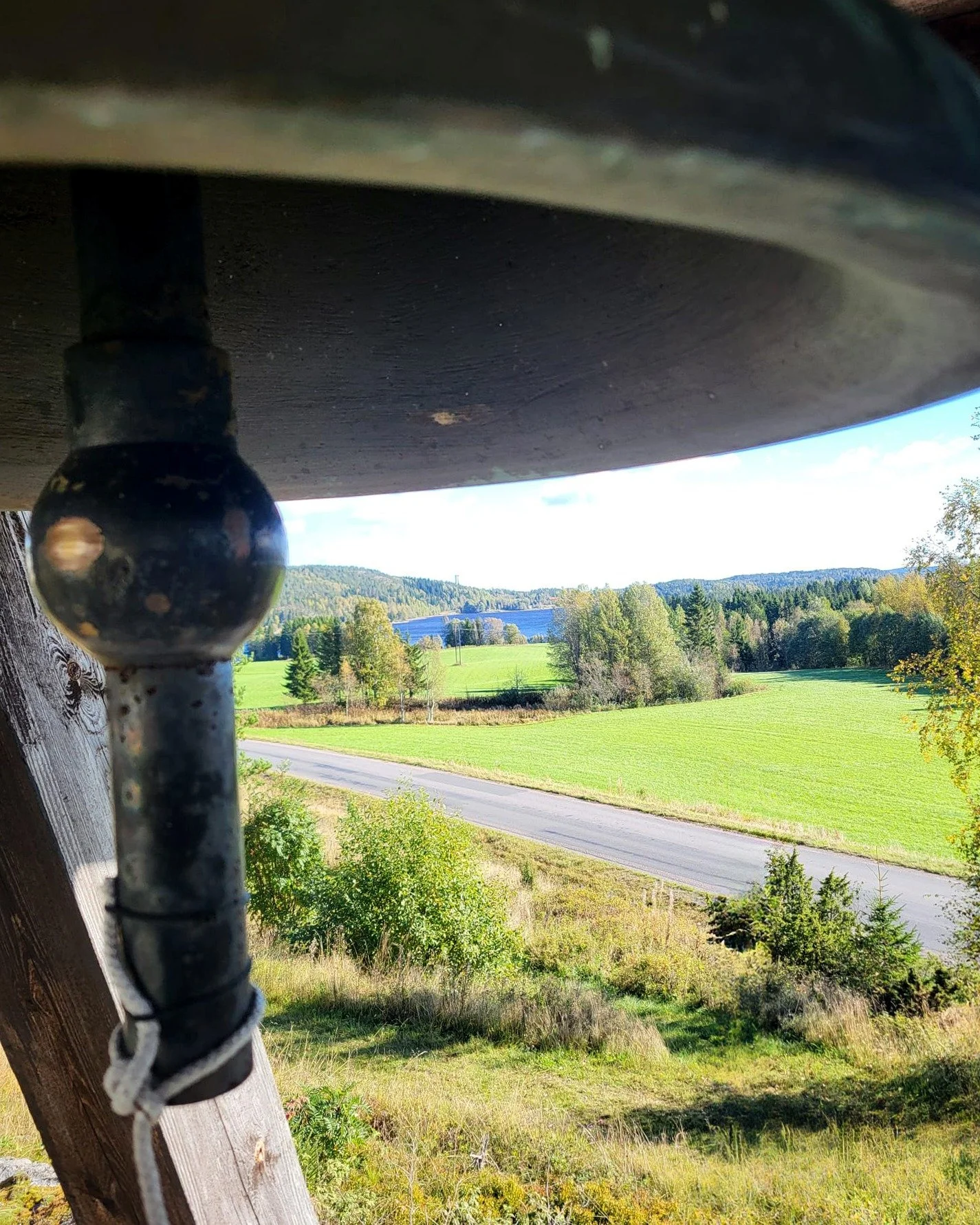 Vi ringer in och drar igång – renovering av klockstapeln vid Högsjö kyrka, Härnösand!
Helt klart värt ett besök när vi är klara, ligger nära Högakusten bron – Vi lovar att säga