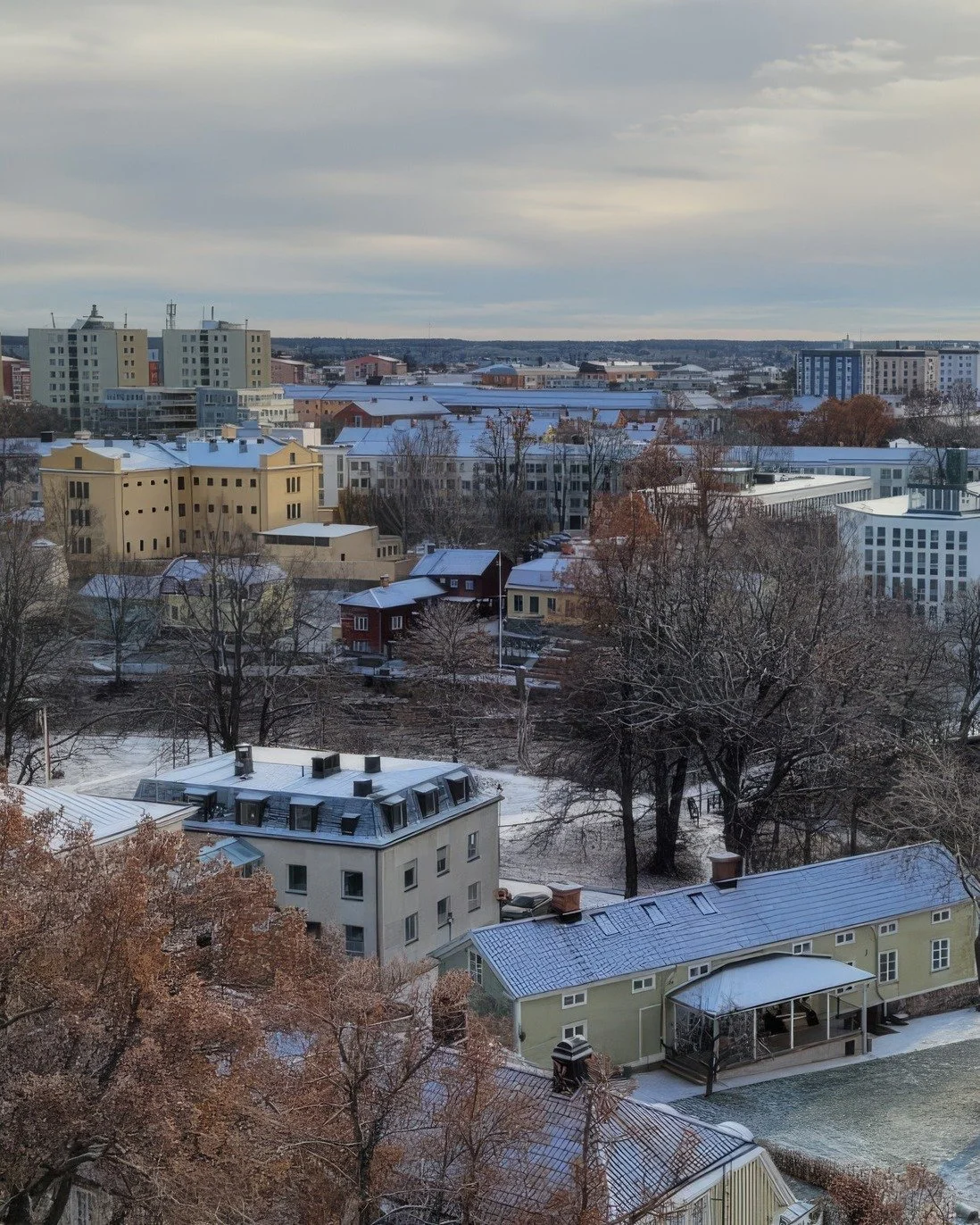 Snart har vi upplevt alla &aring;rstider fr&aring;n kyrktornet i G&auml;vle 🌱☀️🍂❄️

Heliga Trefaldighet @svenskakyrkan 

#g&auml;vle #heligatrefaldighet #kyrka #kyrkrenovering #svenskakyrkan #byggnadsvård  #byggnadsv&aring;rdipraktiken