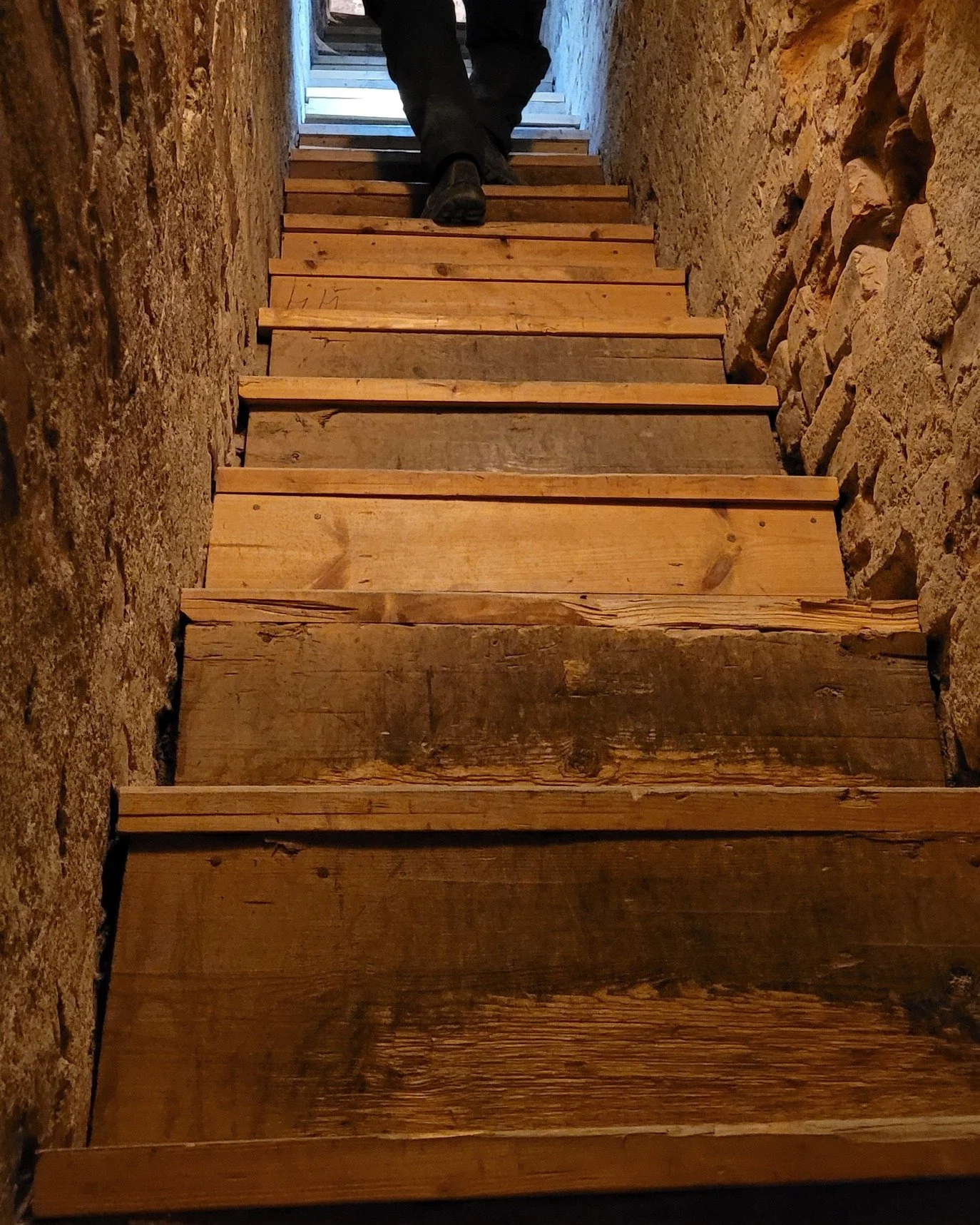 Antalet steg och trappsteg gjorda i kyrktornet i G&auml;vle det h&auml;r &aring;ret hade faktiskt varit lite intressant att veta.

#g&auml;vle #heligatrefaldighetskyrkang&auml;vle #kyrkrenovering #gamlakyrkor #kyrka #svenskakyrkan #byggnadsv&aring;rd