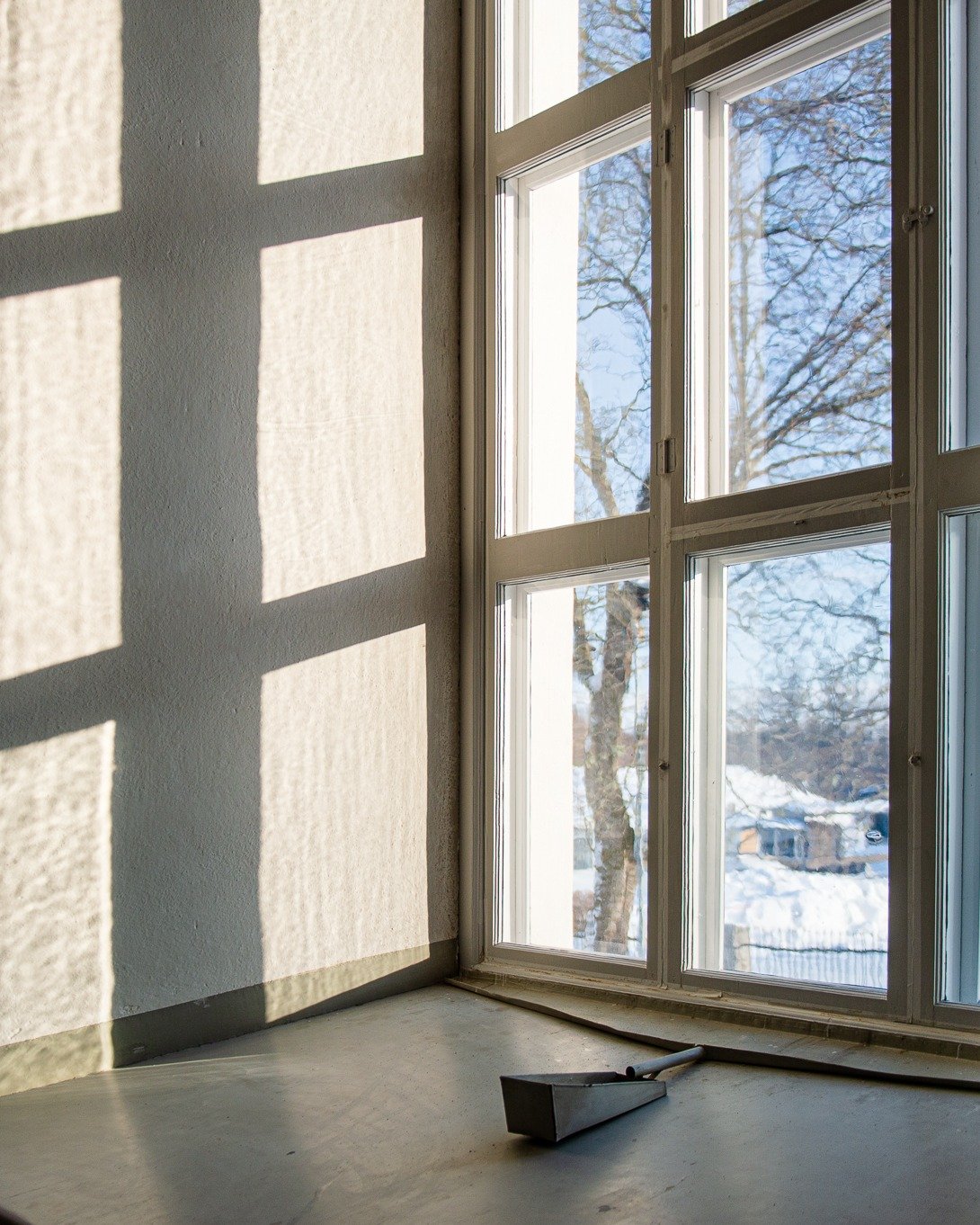 Midvinternattens k&ouml;ld &auml;r h&aring;rd&hellip;

Tur f&ouml;nstren &auml;r renoverade och t&auml;ta.

#renoveragamlaf&ouml;nster #svenskakyrkan