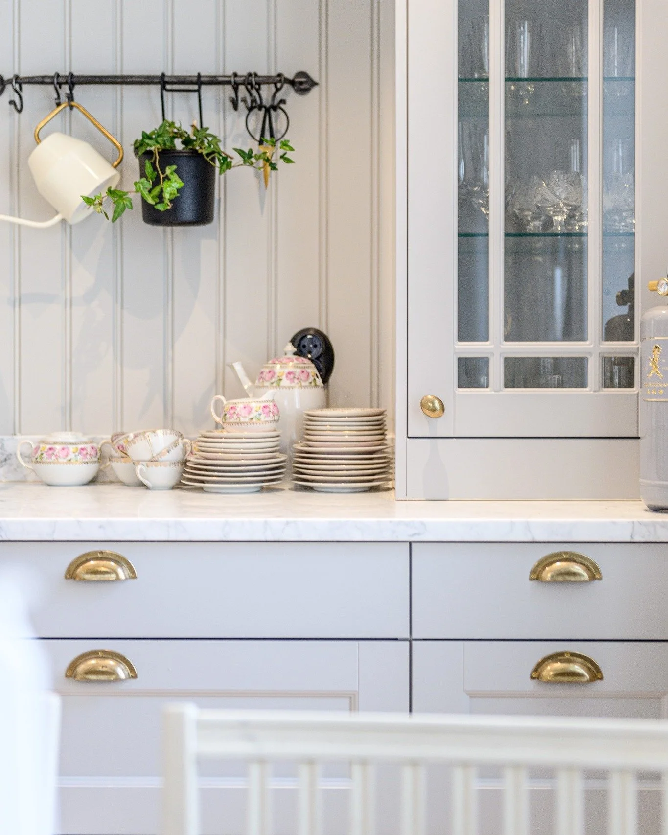 Nybygge och renovering i gammal stil. Den typen av kvalitetsuppdrag g&ouml;r vi tillsammans med v&aring;rt systerbolag @johanssonkarlssonbygg duktiga hantverkare.

En perfekt kombination f&ouml;r funktion och moderna bekv&auml;mligheter kombinerat me