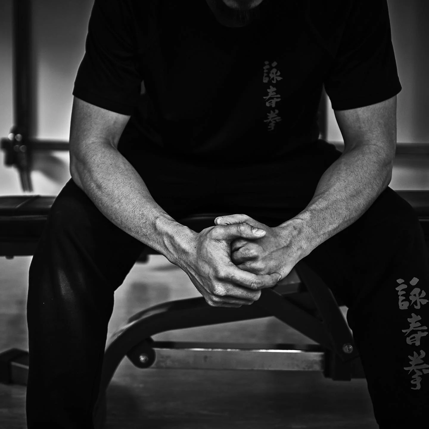玻璃頭，豆腐身，鐡橋手。

GLASS HEAD, TOFU BODY, IRON BRIDGE ARMS. 

Kung fu proverbs

Photography by @simon.tang.photo