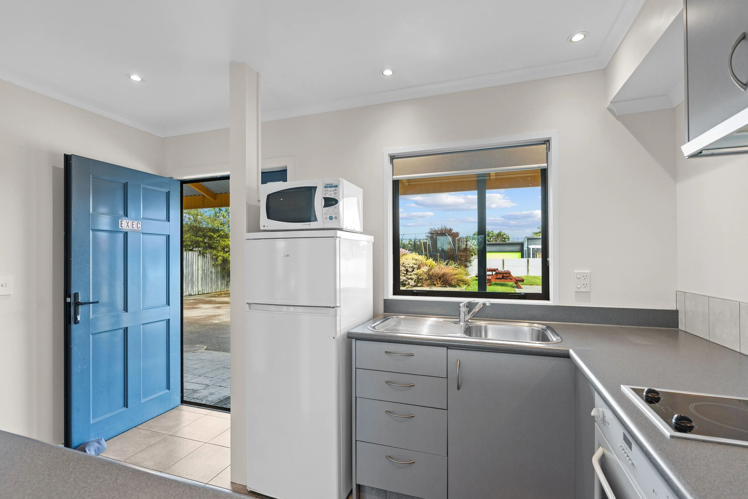 Exec - Kitchen Murray Chisholm and Yvette Johnson.jpg