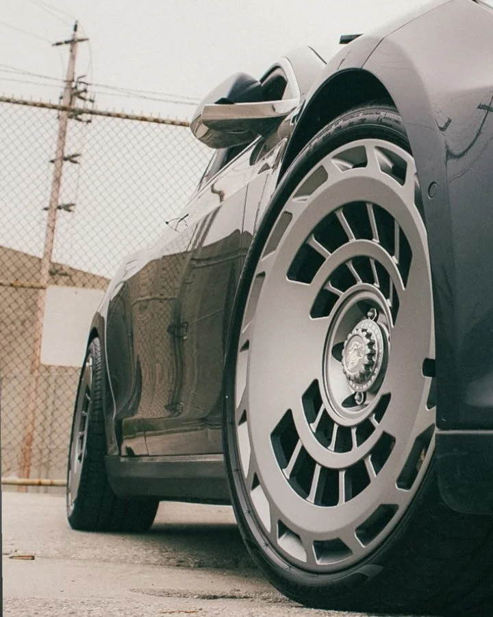 DISCO 3.0 
&deg;21x9.5 +35ET / 21x9.5 +18ET
&deg;285/30/21 
Square Fit

📷 @omarchived