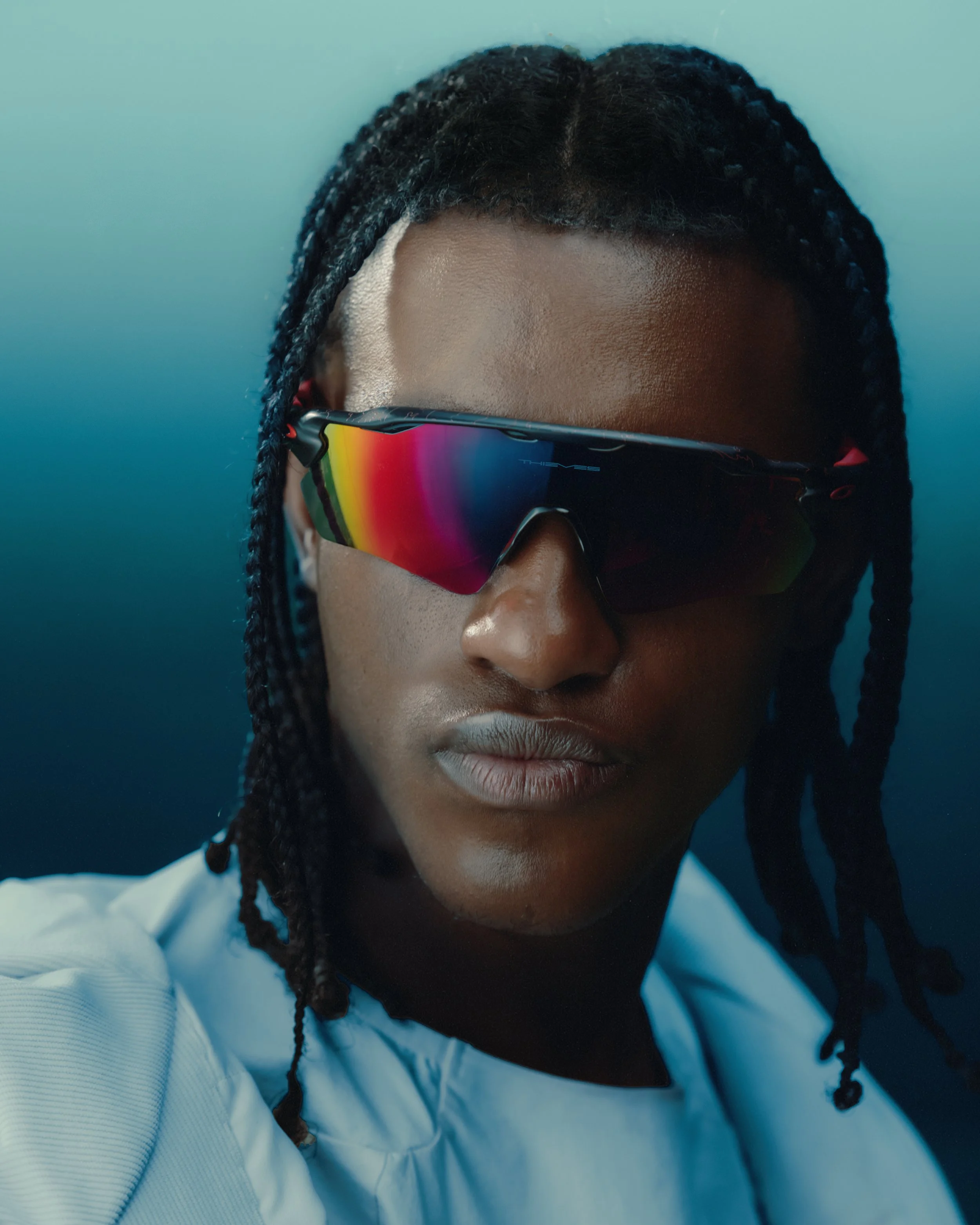 LIFESTYLE_OAKLEY_100T_4.jpg