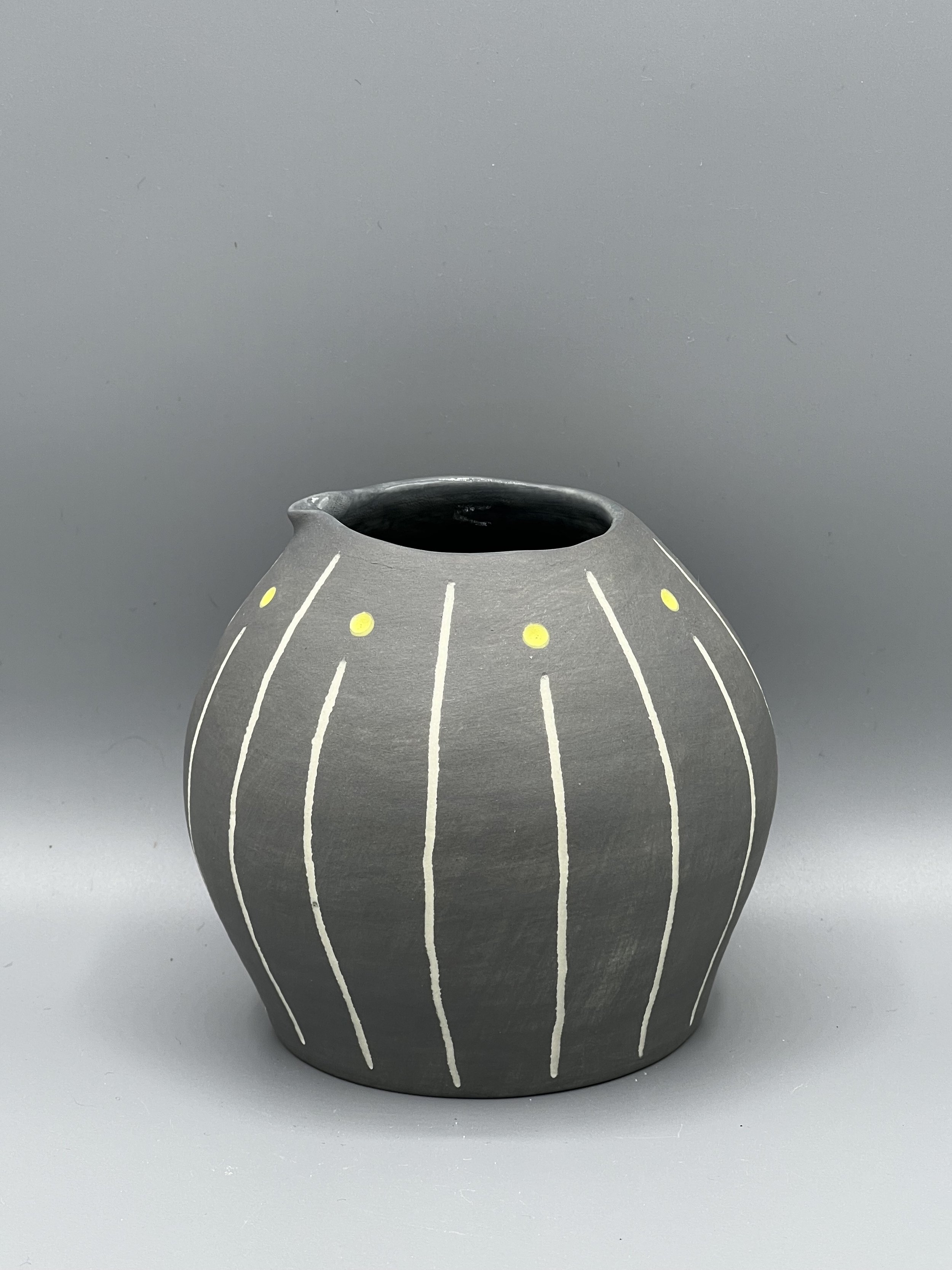Dark Matt Grey Pourer_10x8_70.jpeg