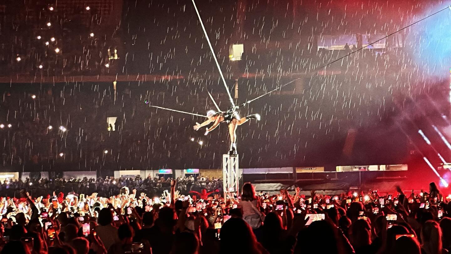 @pink doing her amazing aerial performance during &lsquo;So What&rsquo;  in the rain! She was so fricken amazing! #melboure #pink #summercarnivaltour #marvelstadium