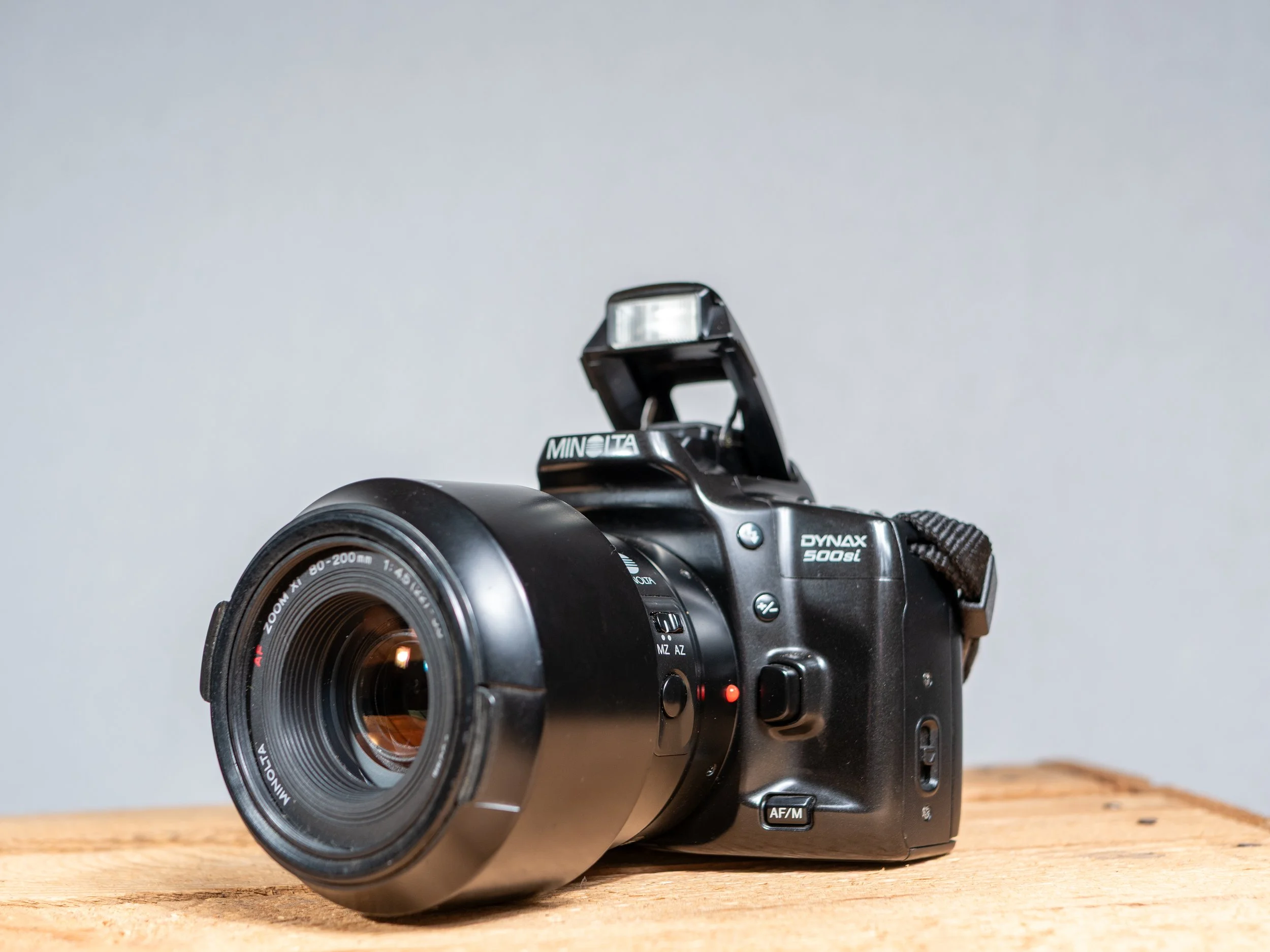 Minolta Dynax 500si SLR & 80 - 200mm f/4.5-5.6 Power Zoom Lens