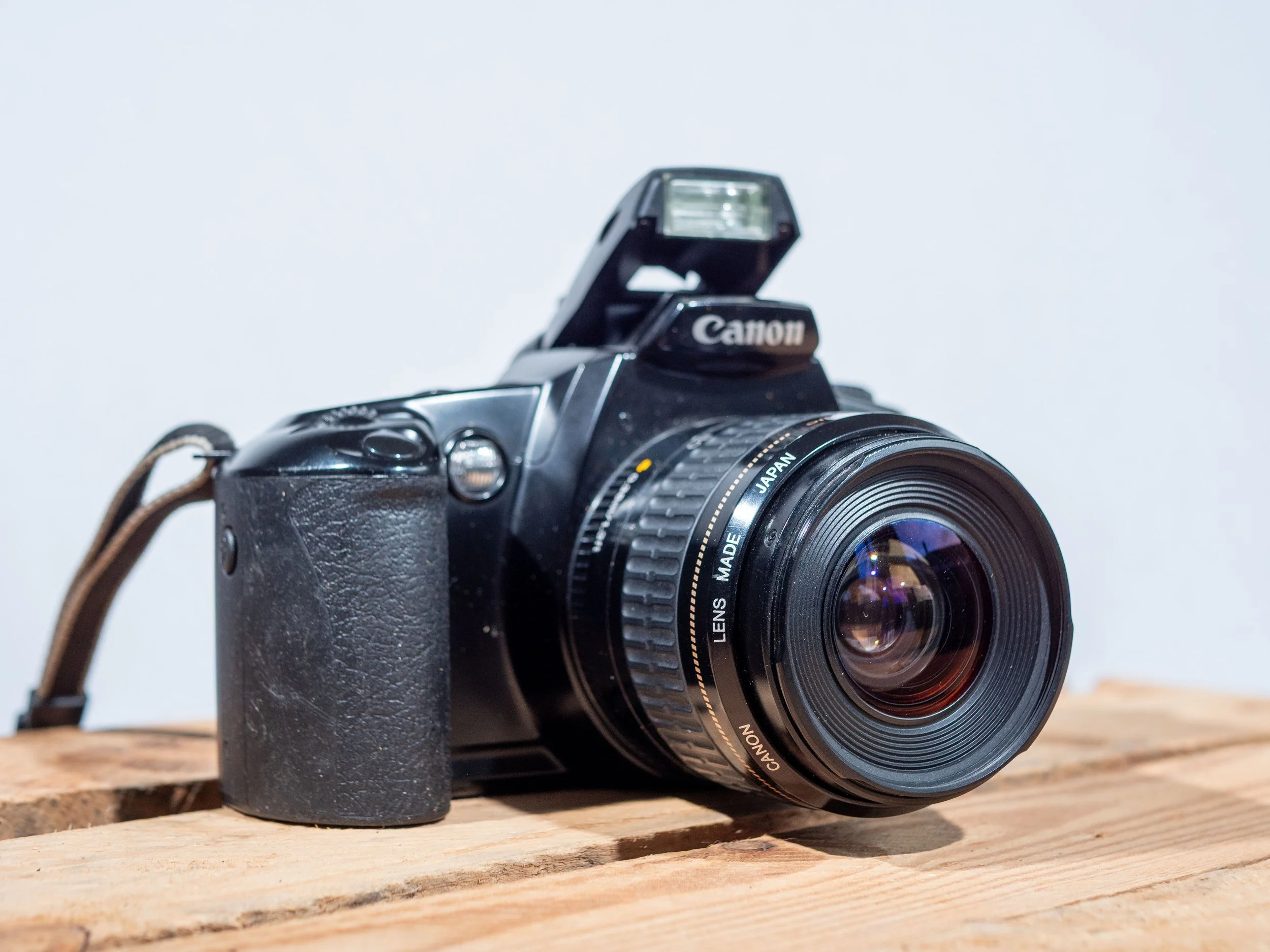 Canon EOS 3000 SLR & Canon 38-80mm f/4.0-5.6 Lens