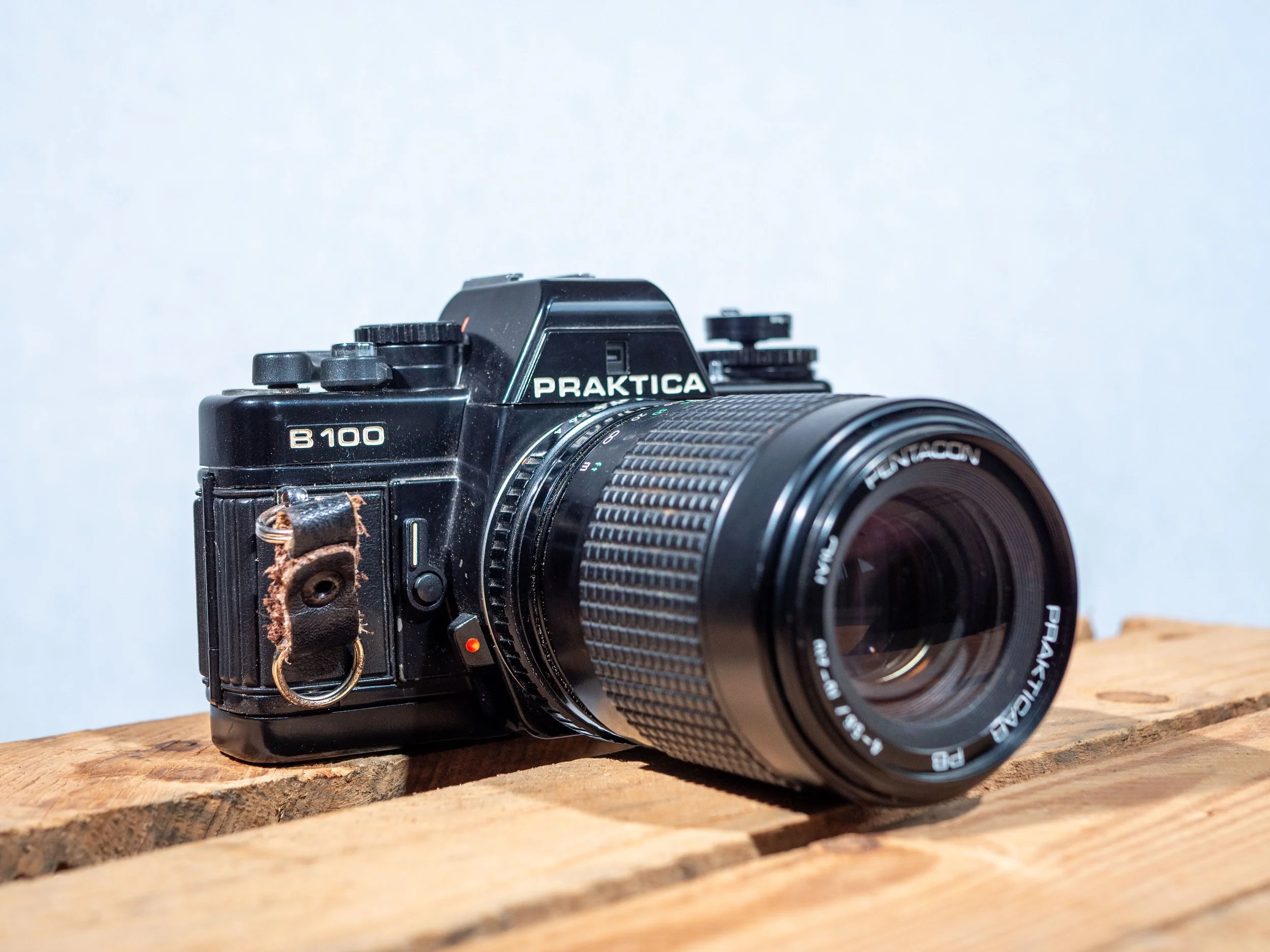 Praktica B100 Electronic SLR & Pentacon 70 - 210mm f/4-5.6 Lens