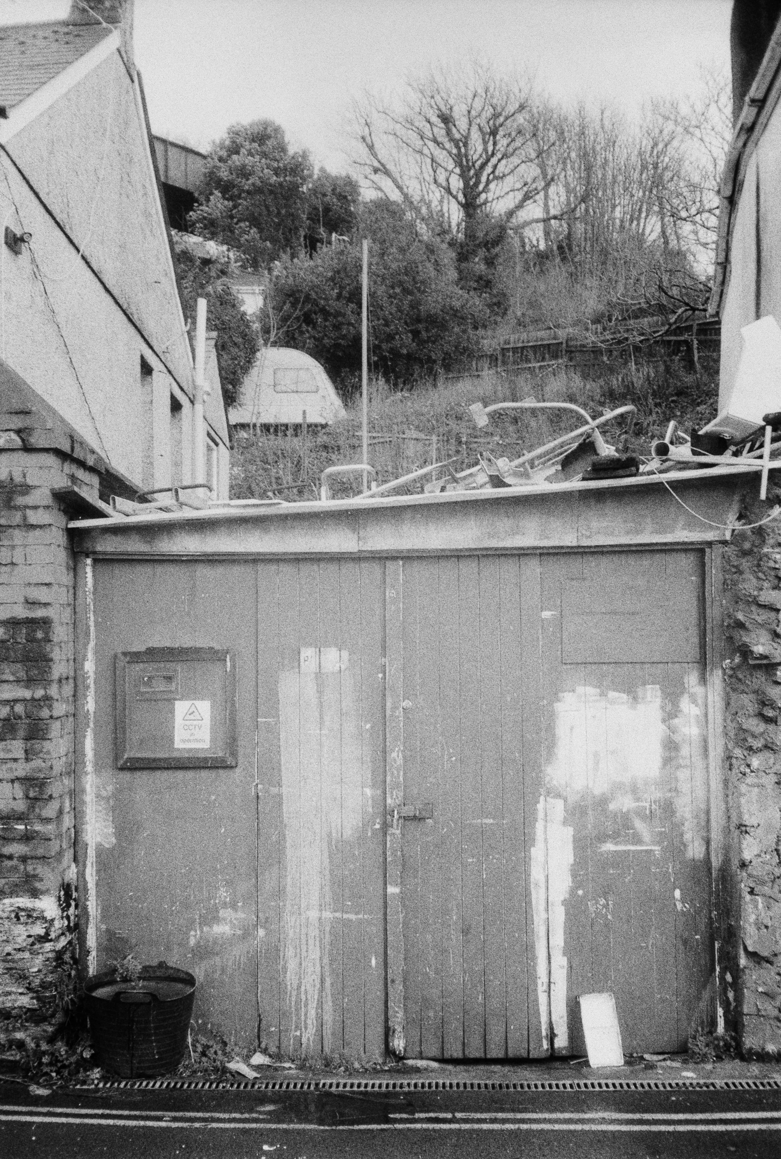 Kentmere 200 A 061225 (10) Samsung IBEX 2X (crack).jpg