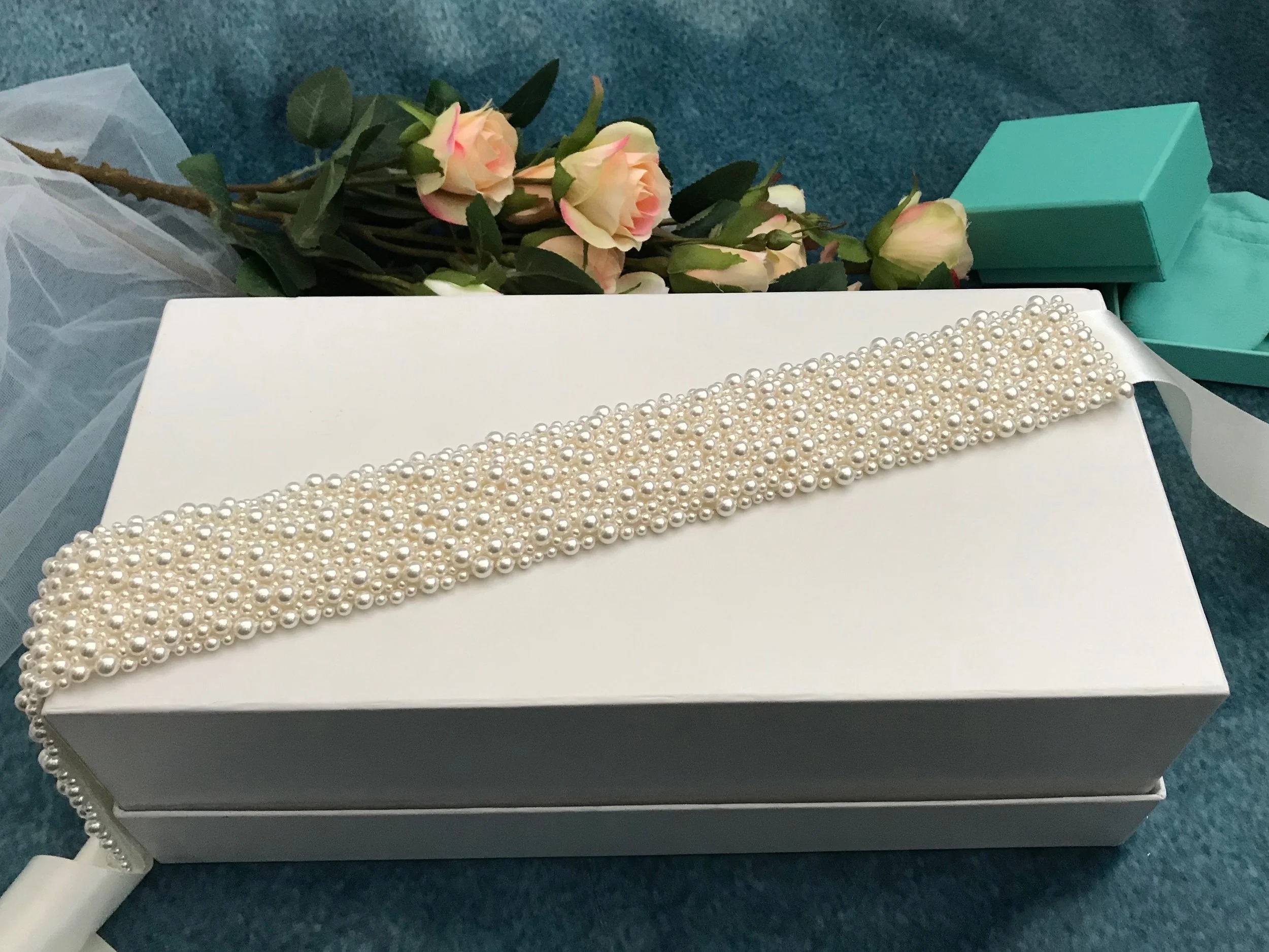 How to choose the perfect bridal belt for your dress