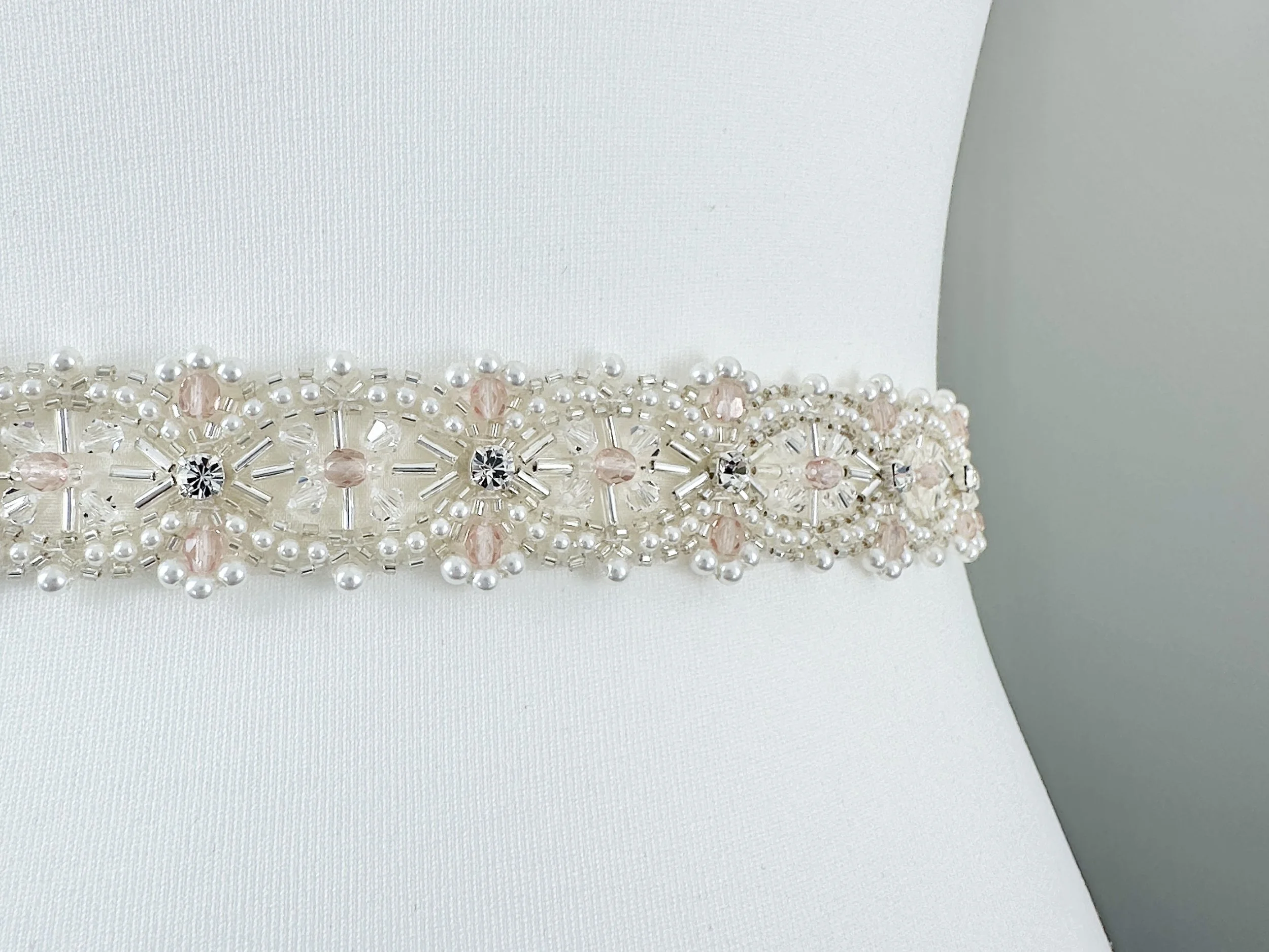 Cora - Belt with pink accents