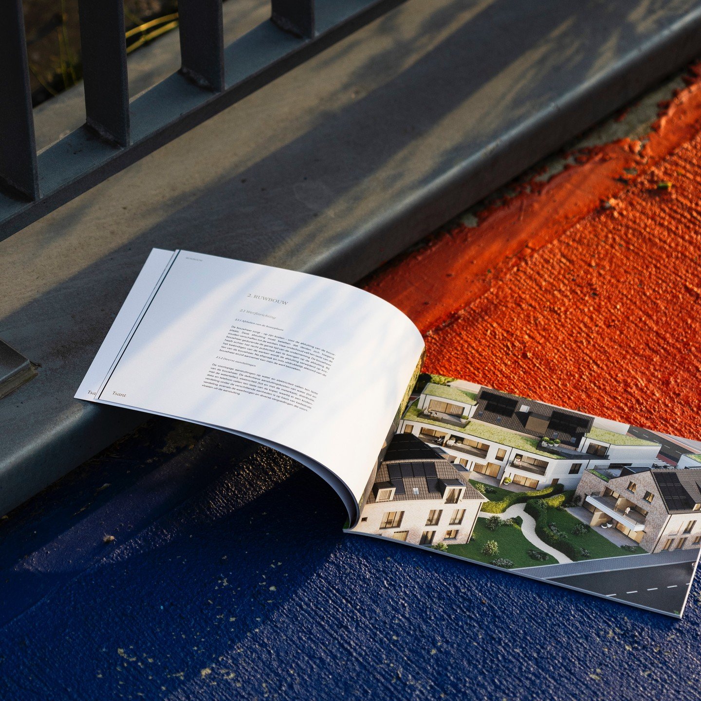 Recent mocht ik als grafisch ontwerper het lastenboek en de brochure voor 't Sant ontwerpen. Dit nieuwbouwproject in Zandhoven, ontwikkeld door @jones_construct, combineert moderne architectuur met duurzaamheid en comfort.

De liggende A4-brochure me