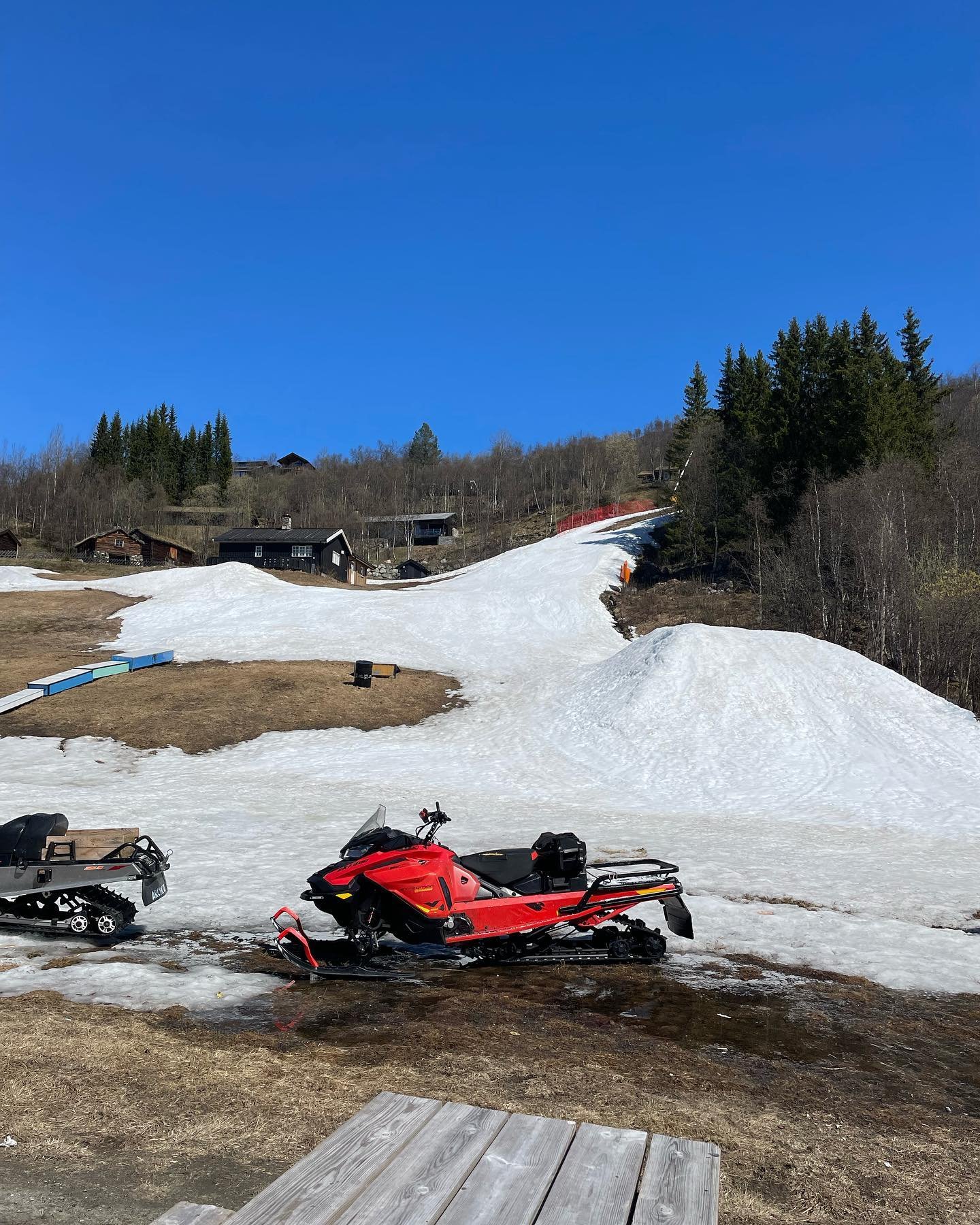 Tusen takk for en fantastisk sesong!☀️

Vi har hatt to fantastiske bonushelger i mai! N&aring; er det meldt sommerv&aelig;r og sn&oslash;en smelter altfor raskt, s&aring; vi er n&oslash;dt til &aring; avlyse kommende helg inkludert 17 Mai!

Takk til 