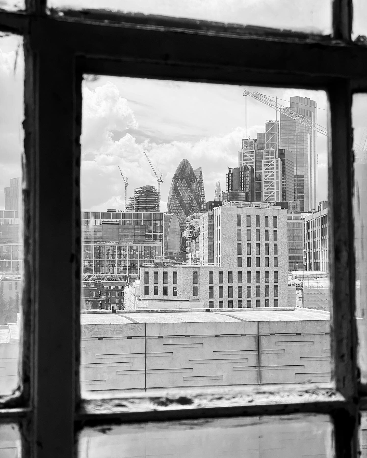 LONDON #london #view #londonlandmarks #gherkin #thegherkin #blackandwhitephotography #blackandwhite #streetphotography #streetphotographer #londoner #londonlife #shoreditch #eastlondon #ldn
