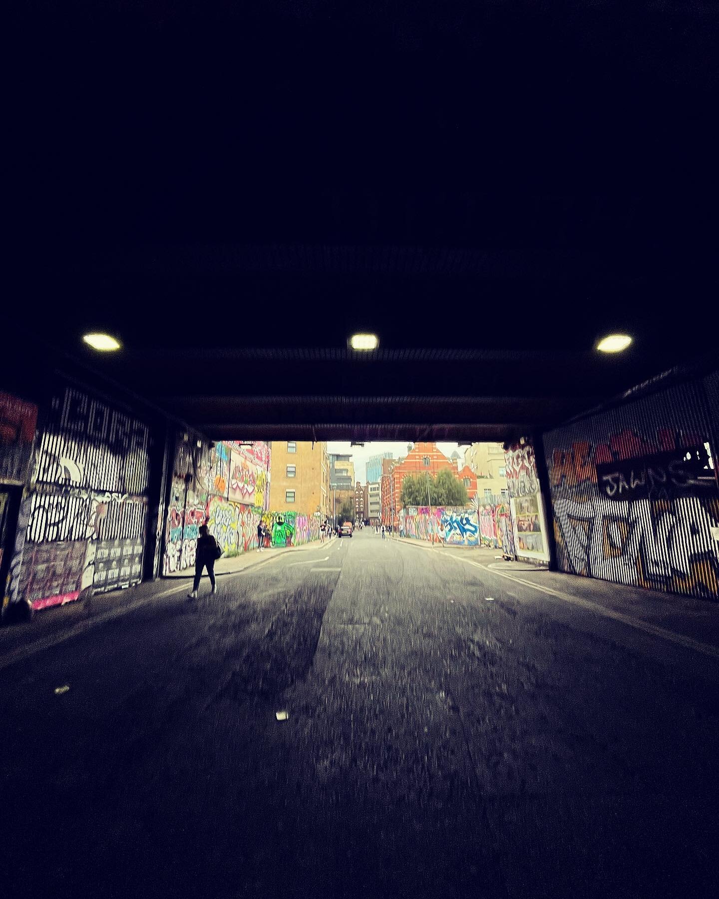 LONDON #london #eastlondon #shoreditch #streetart #streetphotography #streetphotographer #londonlife #londonforever #ldn