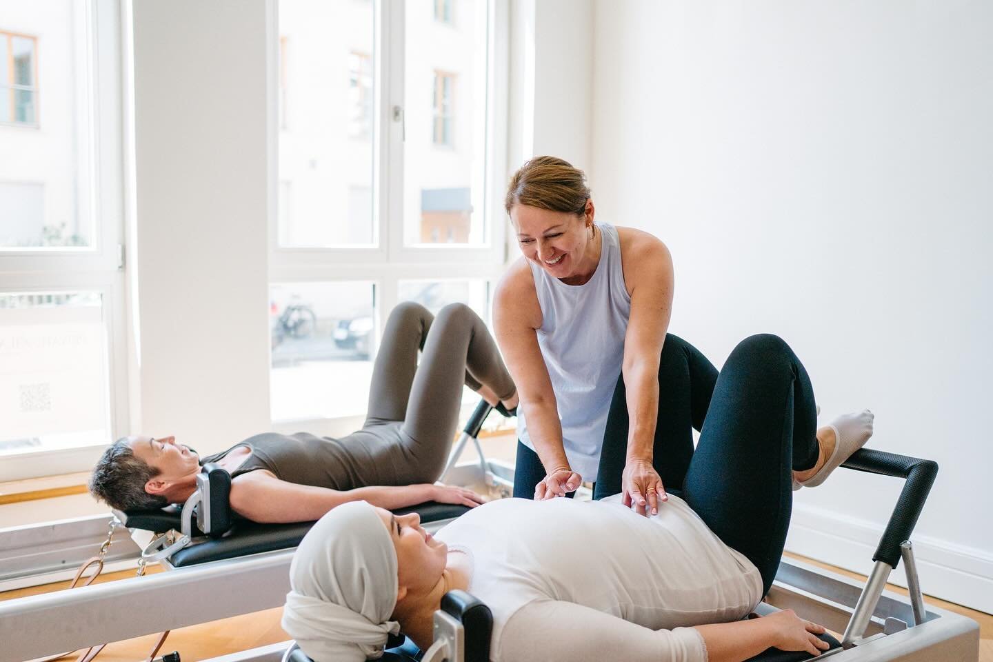 In a duet, you train as a couple on the Pilates equipment with a trainer of your choice. 

The content will be tailored to your common goals to make the training as effective as possible. 

Dates can be arranged individually with your training partne