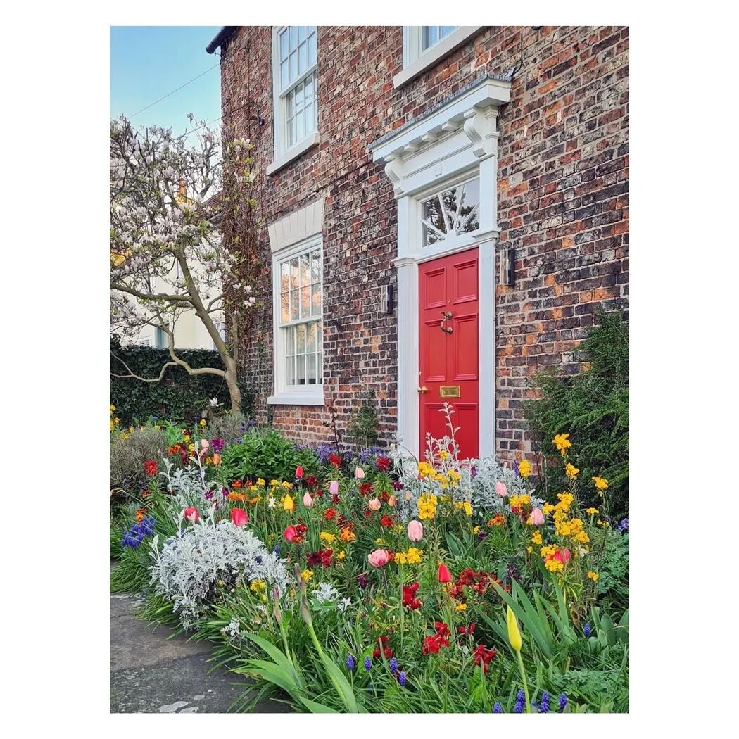 Aren't these colours beautiful!⠀
🌸🌷🌼⠀
This project was the total renovation of a Yorkshire village house, completed last year ... We chose Farrow and Ball 'Blazer' for the front door and I'm so pleased we did 😊⠀
⠀
⠀
#elainegrahamltd #countryhouse