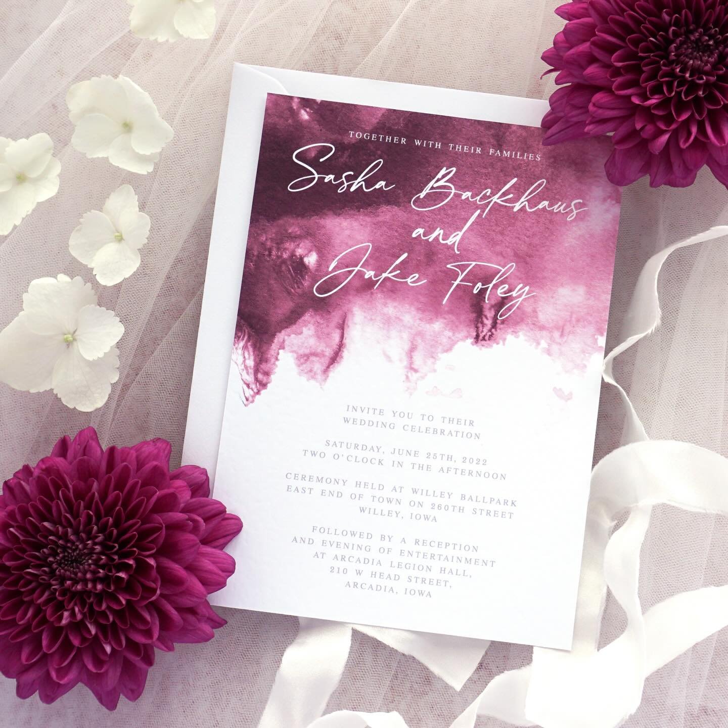 SASHA - The Sasha suite offers delicate calligraphy on fine Italian cardstock. Perfect for couples who may want something artistic or are aiming for a more simplistic design with a dash of colour
.
.
.
#weddingstationery #weddinginvitation #luxurywed