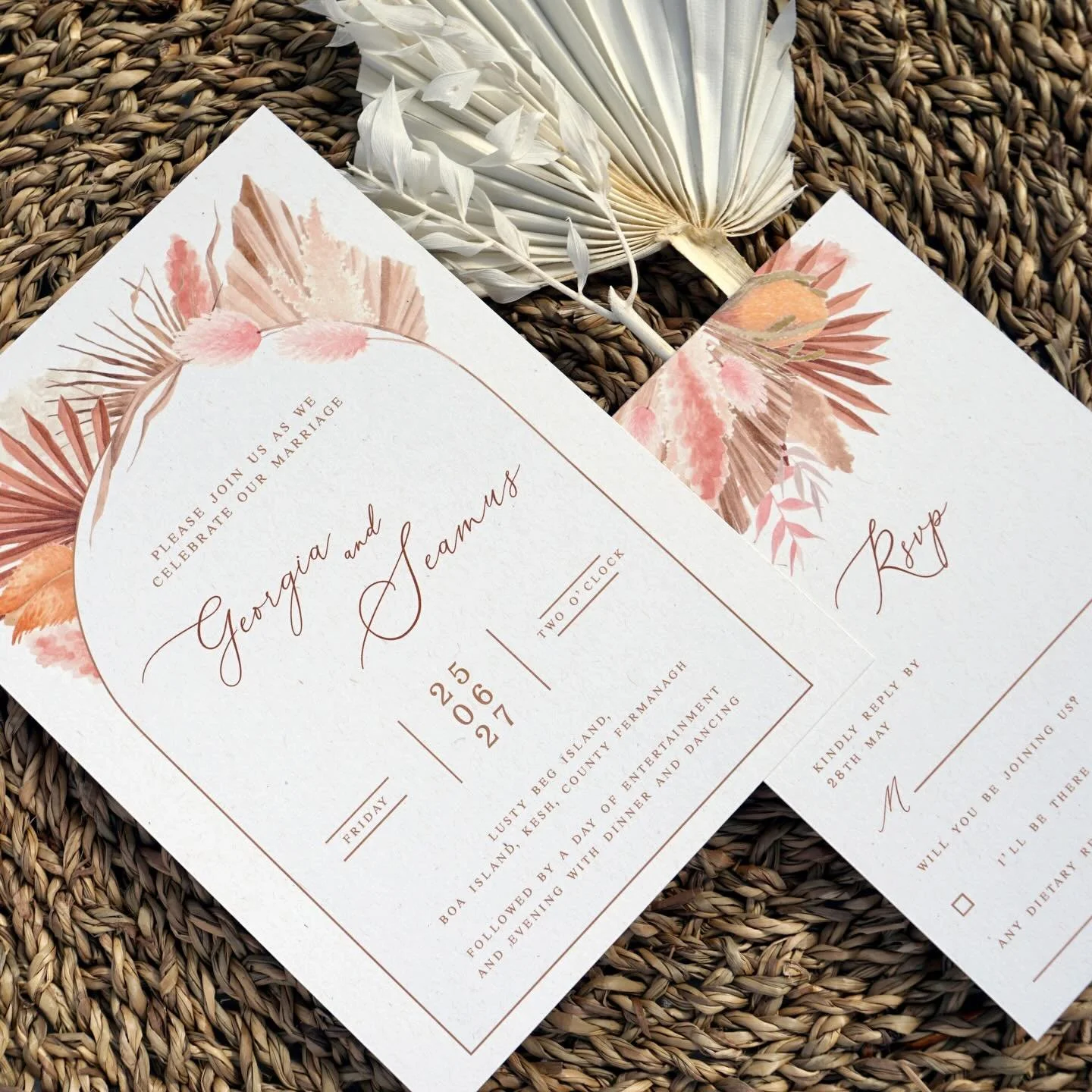 GEORGIA - This one is for all the boho lovers out there. Warm and rustic designs on eco, recycled cardstock, just add dried flowers and boom..... a beautiful bohemian wedding!
.
.
.
#weddingstationery #weddinginvitation #bohowedding #driedflowerbouqu