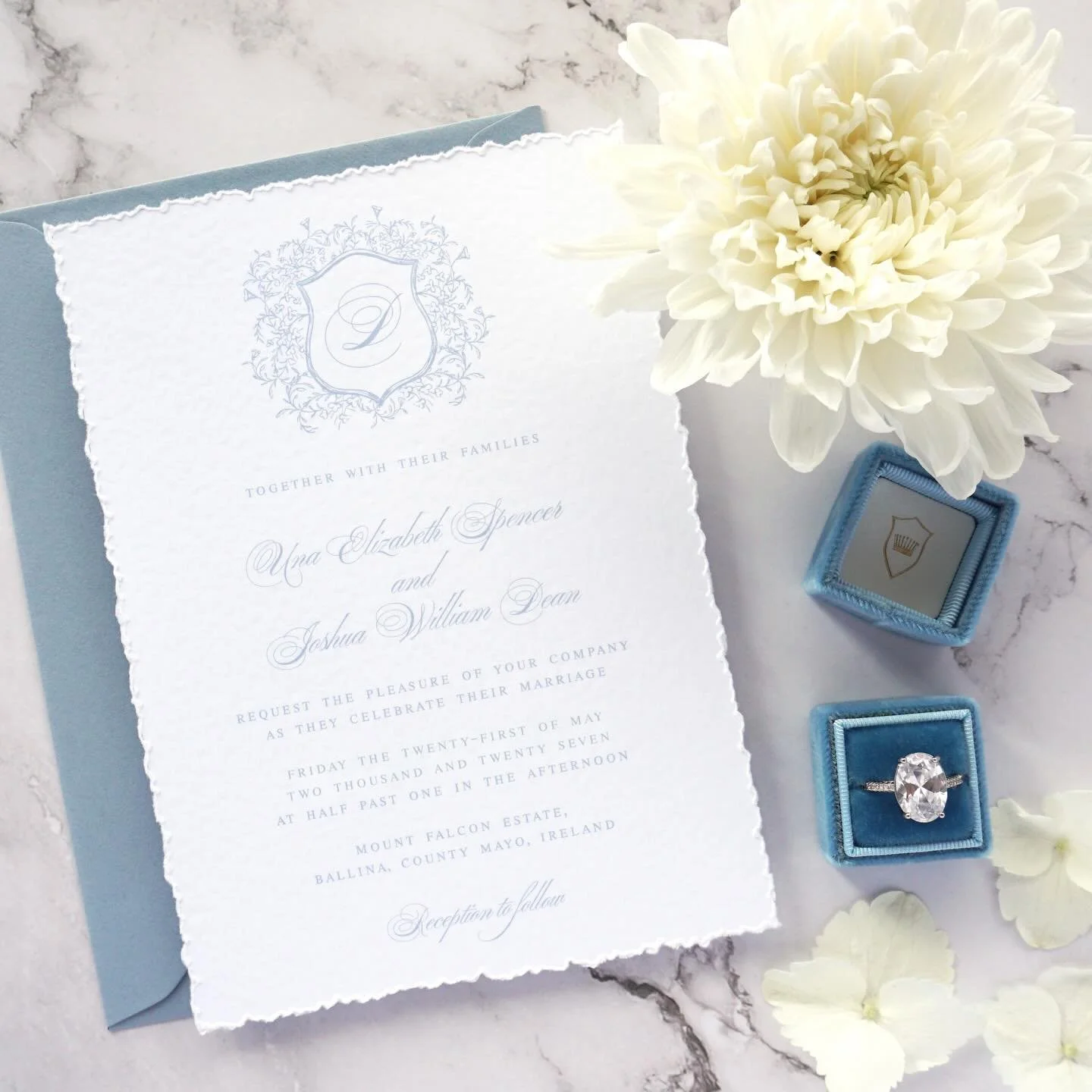 UNA - Elegant, classic and beautifully traditional, the Una suite ticks all the boxes. Featuring a monogramed crest, powder blue print and deckled edge, because sometimes less is truly more
.
.
.
#weddingstationery #weddinginvitation #decklededge #tr
