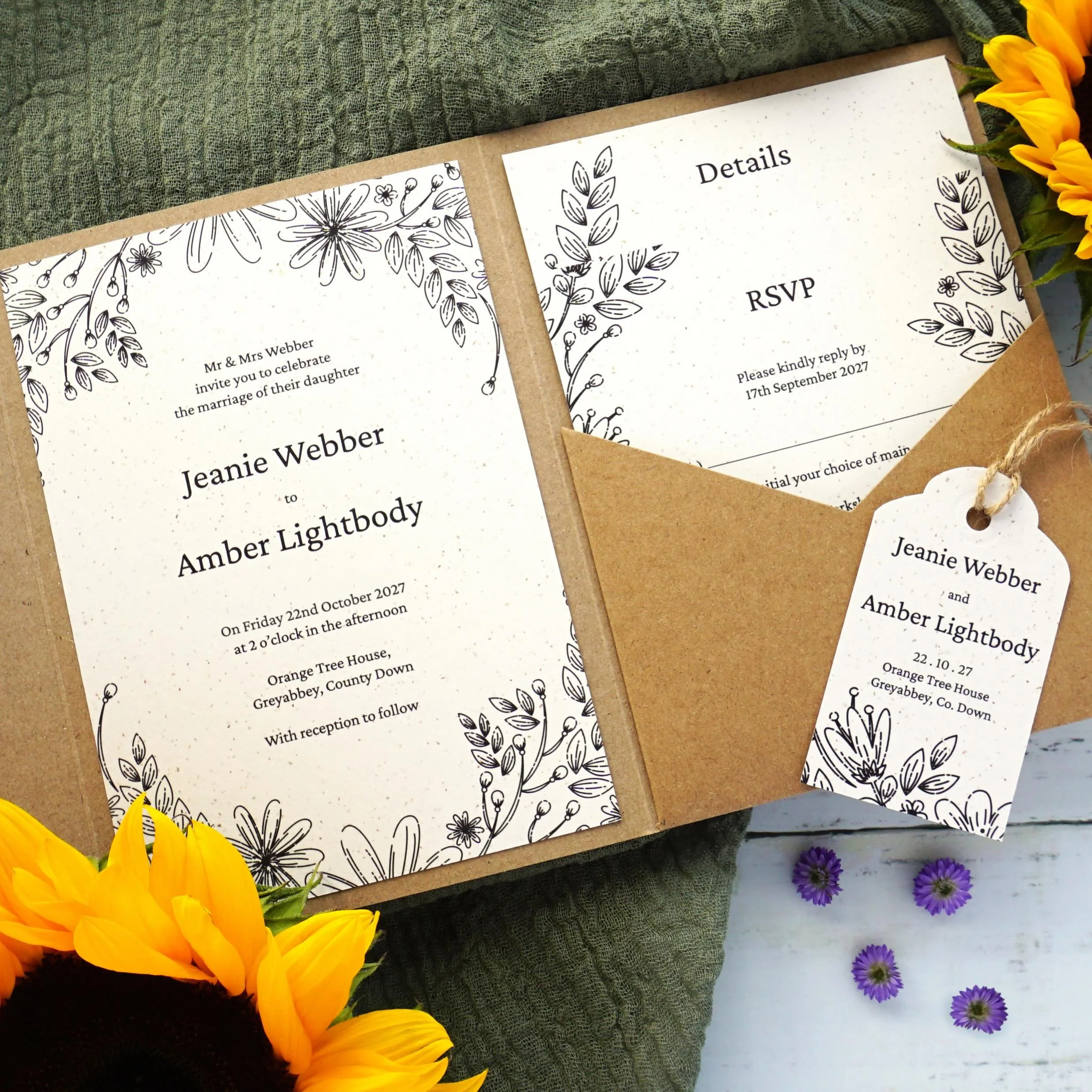 JEANIE - Fall in love with this rustic pocketfold invite. Complete with an invitation, details card and RSVP postcard - the Jeanie suite offers the whole package, even down to the personalised swing tag used to hold closed the invite
.
.
.
#pocketfol