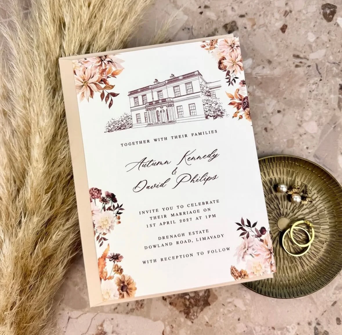AUTUMN - With rich florals in burgundy, mocha, and toffee meet, elegant typography and your very own custom venue illustration, the Autumn suite is a statement. Pair with a buttermilk envelope for timeless charm, or go bold with burgundy or burnt ora