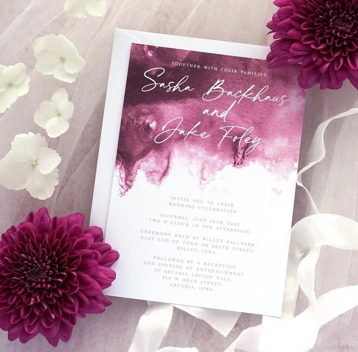 SASHA - The Sasha suite offers delicate calligraphy on fine Italian cardstock. Perfect for couples who may want something artistic or are aiming for a more simplistic design with a dash of colour
.
.
.
#weddingstationery #weddinginvitation #luxurywed