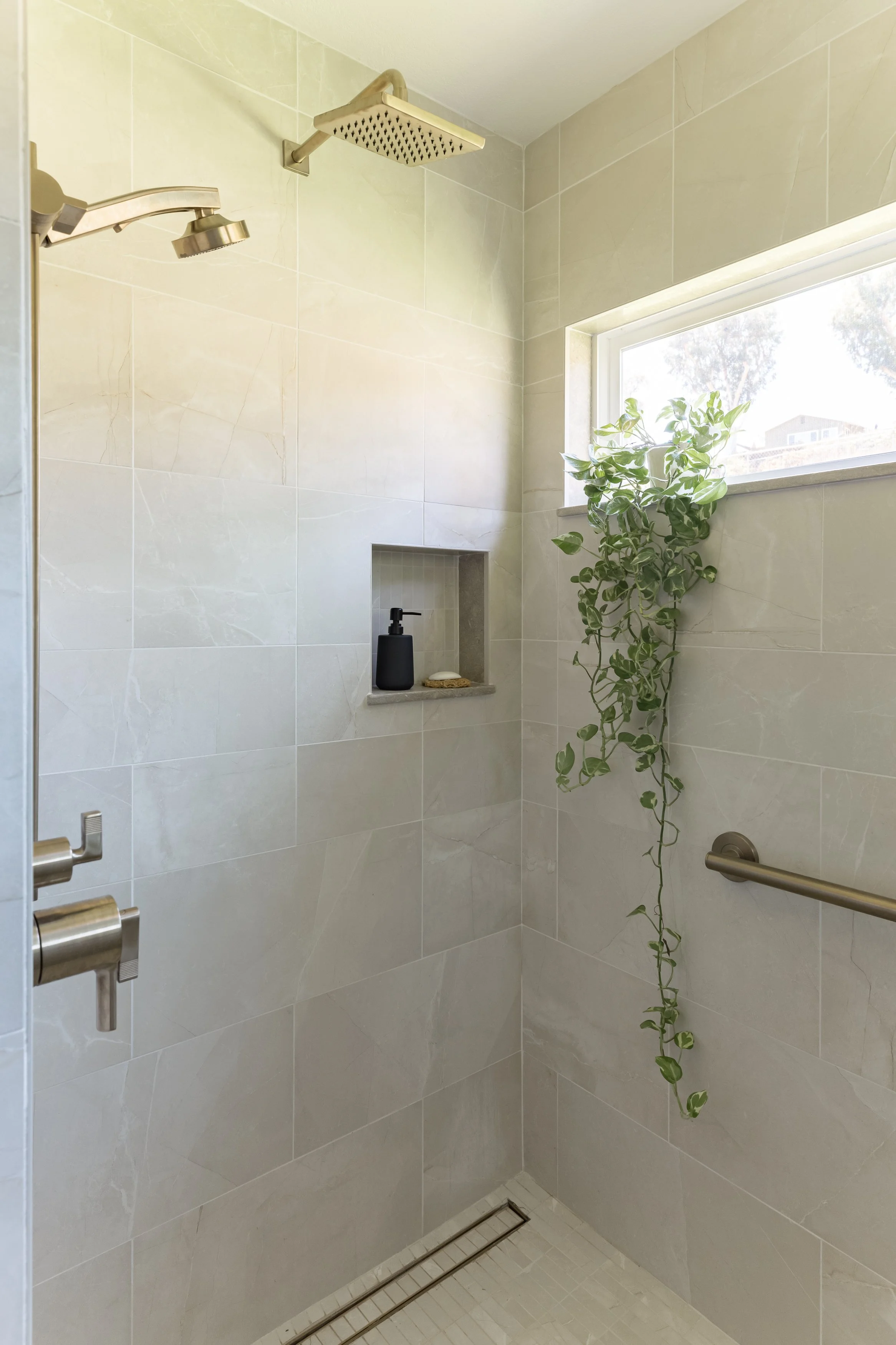 2022_KJM Design Gretler Place Ensuite Bathroom-003.JPG