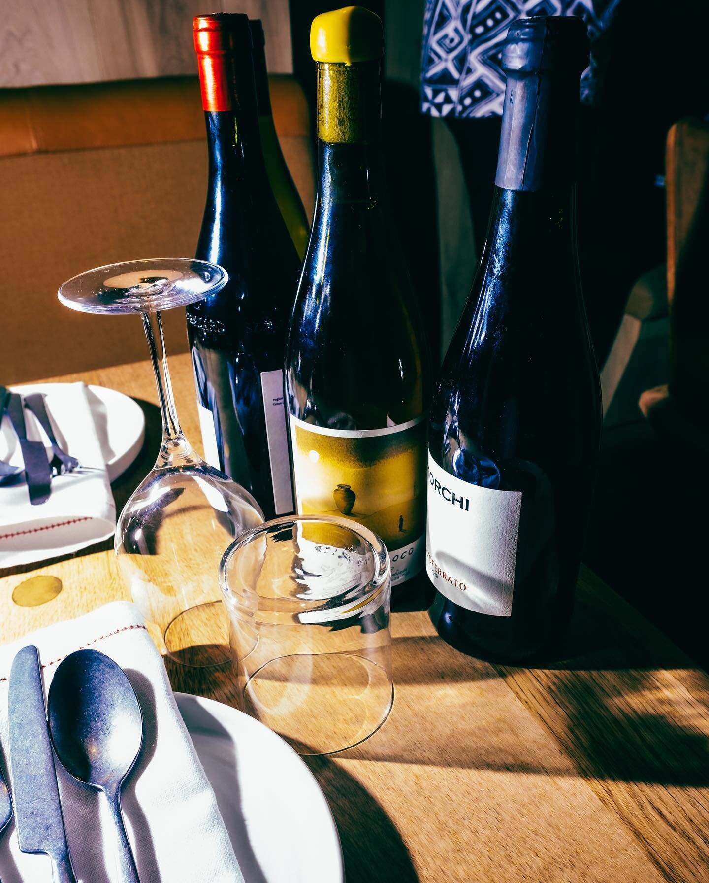 Oranj wine x manteca

if you&rsquo;ve been to manteca, you&rsquo;ll know that we&rsquo;re serious about wine: our list joins the dots from low-intervention lambrusco and slovenian pet-nats, right through to revered vintages of barbaresco and barolo.
