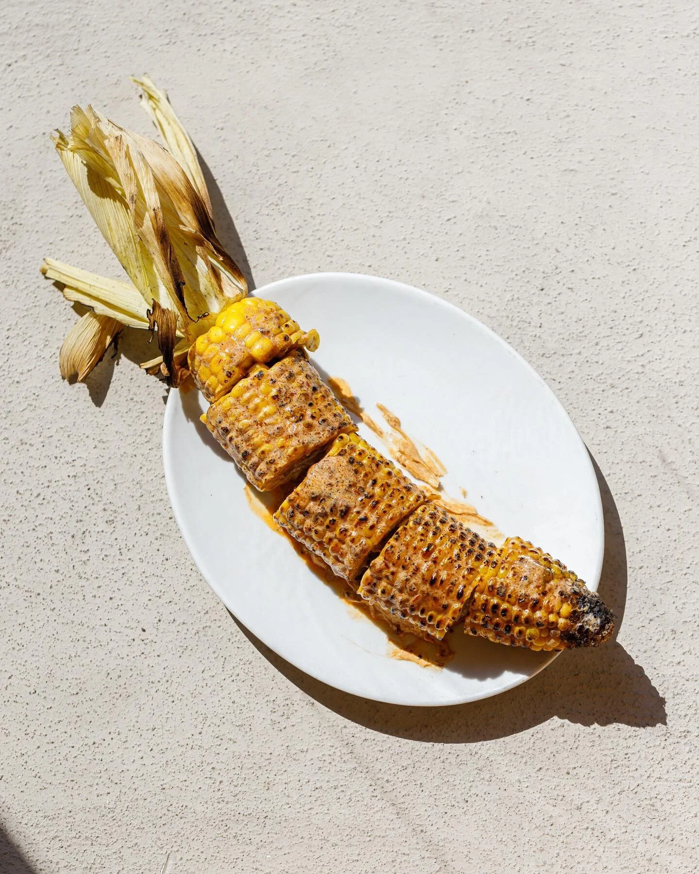 seasonal english corn on the cob, grilled over our wood coals and given a healthy coating of smoked chilli butter. smoke, chilli and butter, what a trio! 🌶

[📸 @antonrodriguez ]