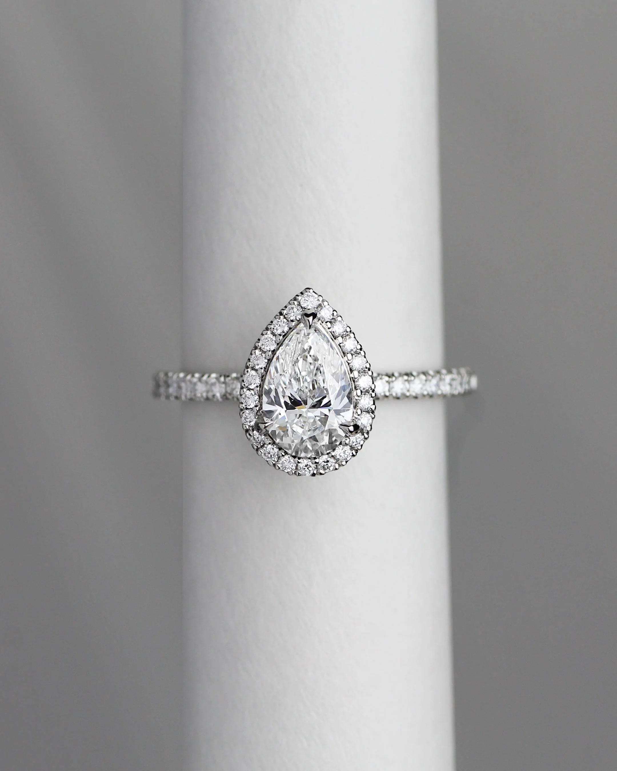 EVERYTHING YOU NEED TO KNOW ABOUT PEAR-SHAPED DIAMONDS