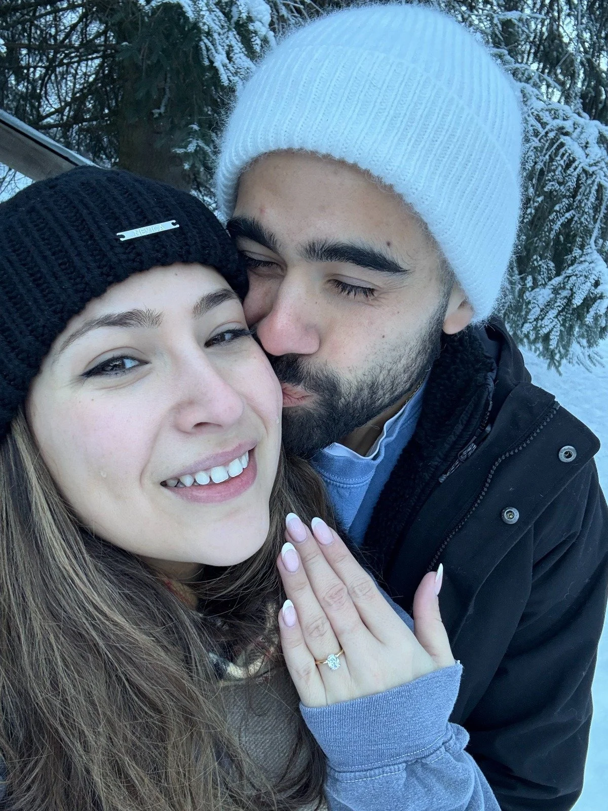 Oval diamond solitaire engagement ring pic