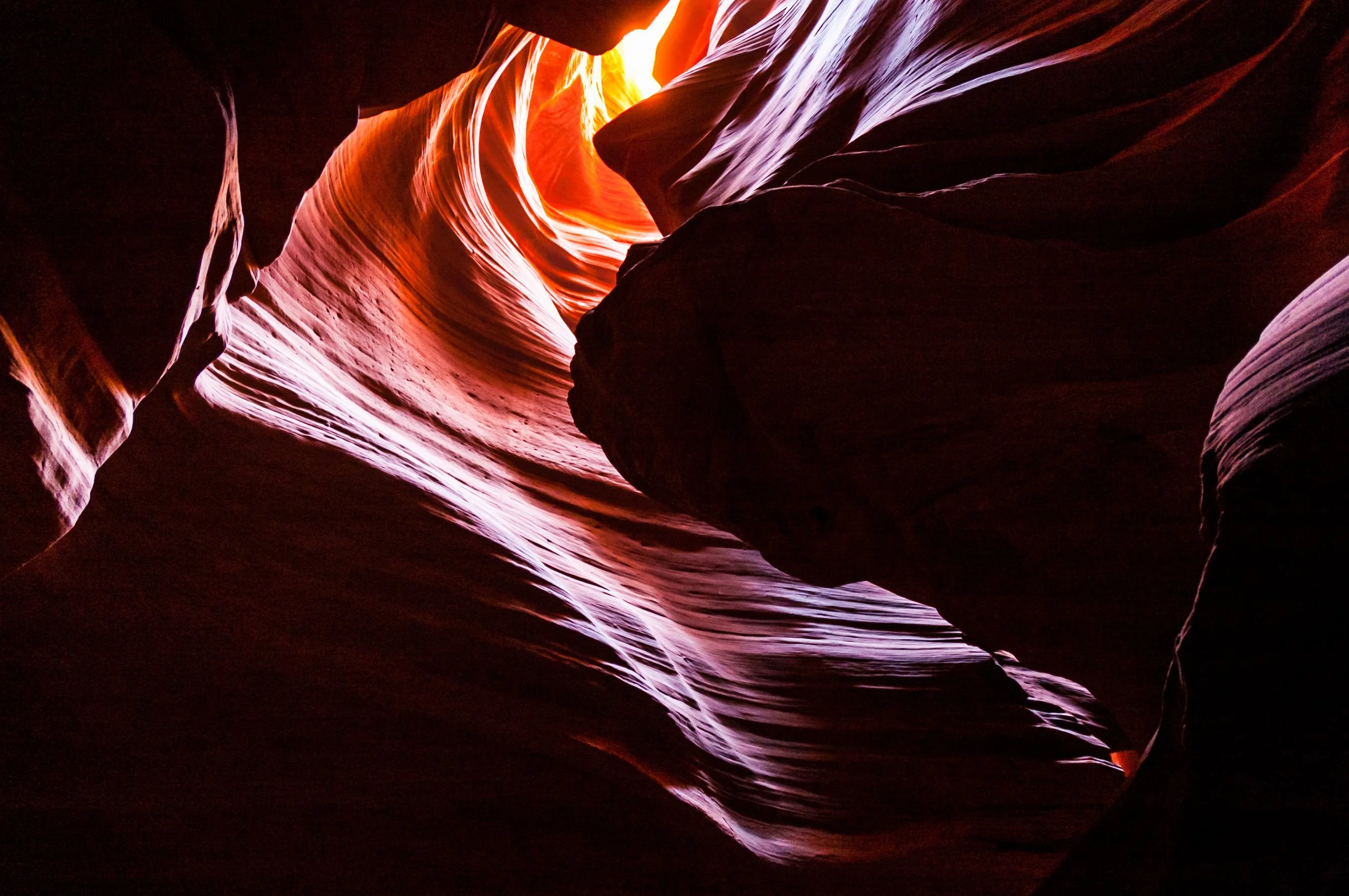 image from Antelope Canyon with large overhanging dark ledge
