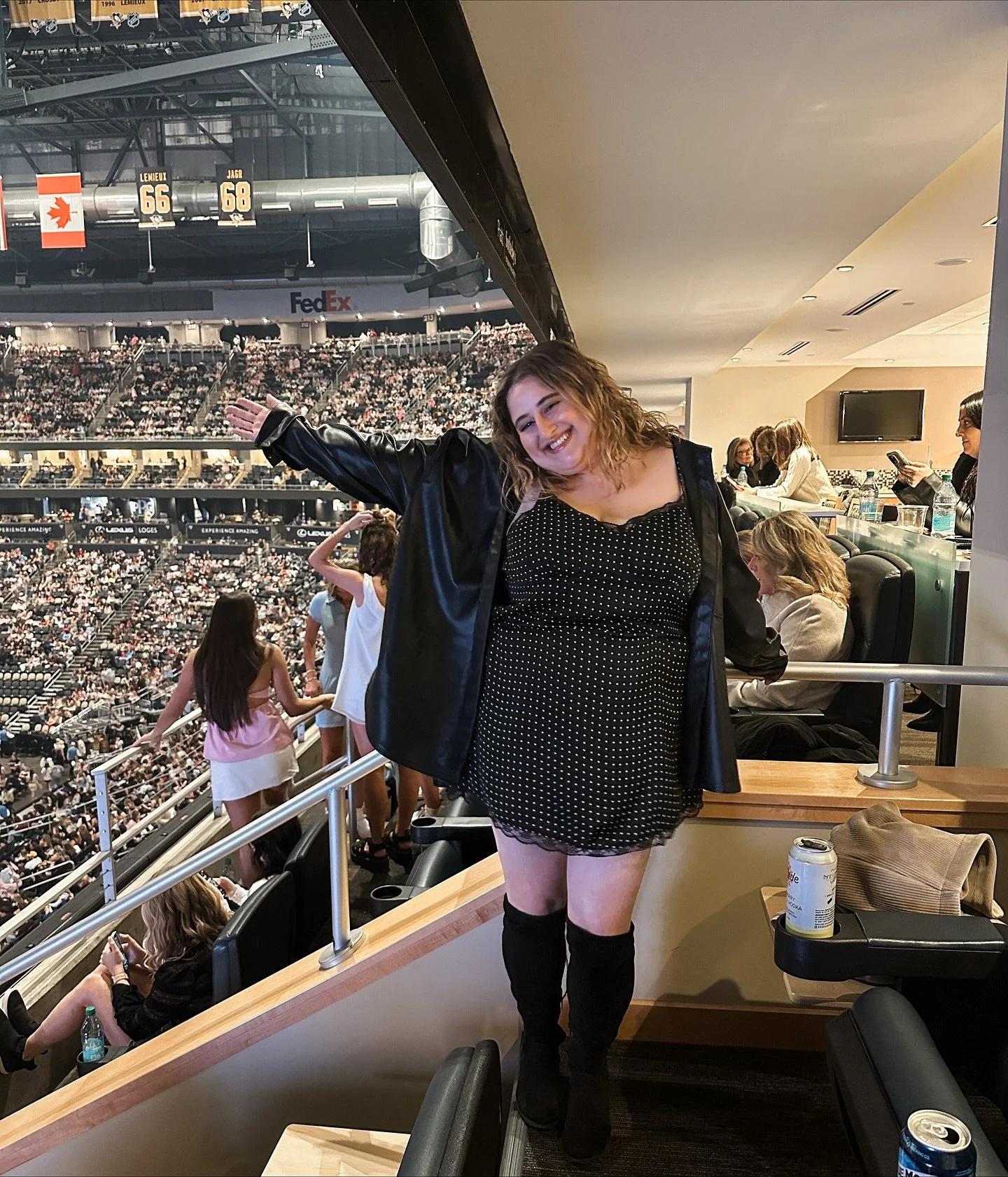 Short n&rsquo; suite 💋💓

Hit the last-minute ticket gold mine last night, ily @sabrinacarpenter come back to Pittsburgh anytime 🫶🏻