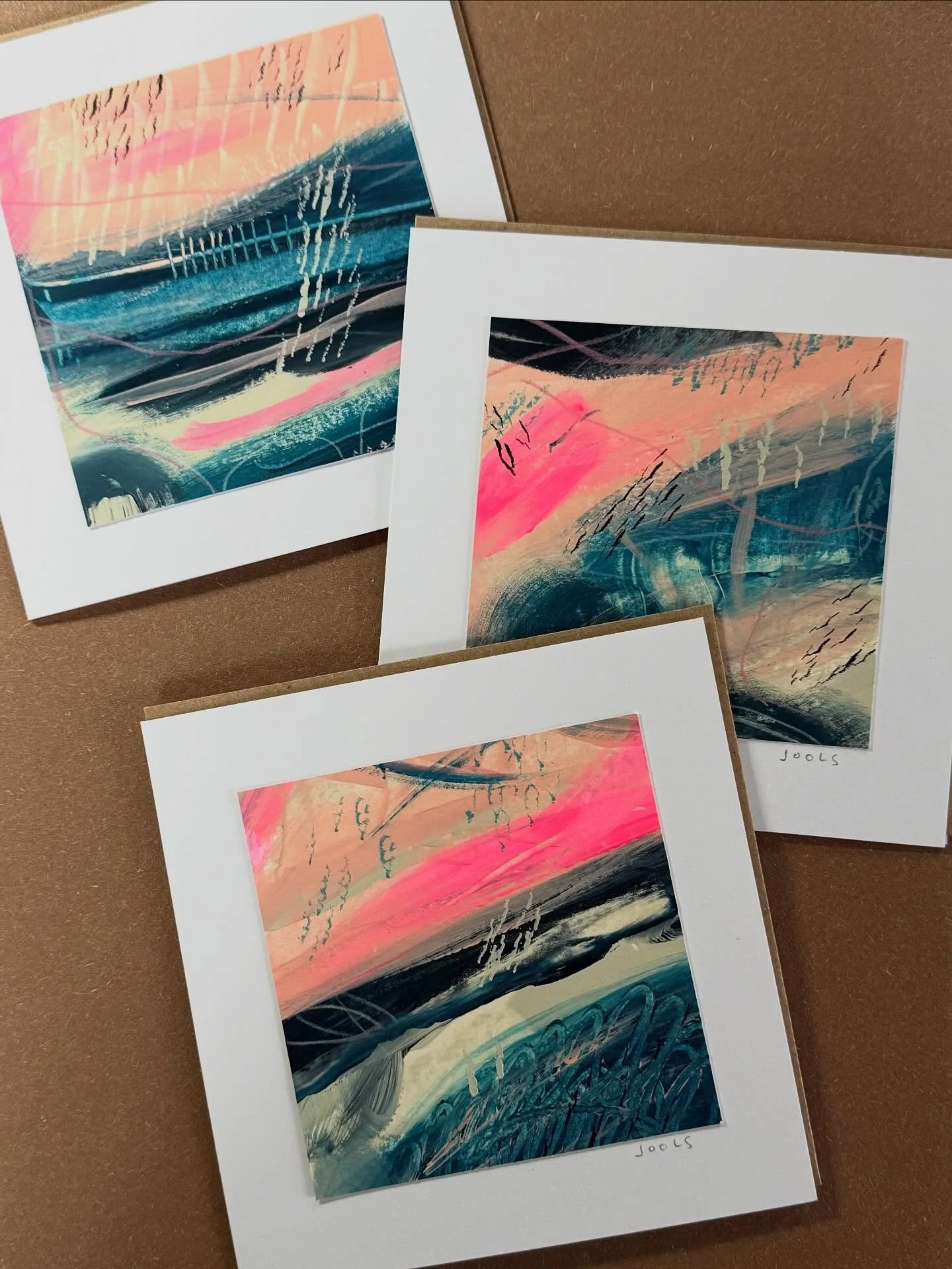 What&rsquo;s your colour palette? Are you brights and hi contrast or do you prefer more muted earth tones?
I love to play with both depending on the weather, time of year, my mood or simply loving combinations  that appeal to me.
These ones are new a