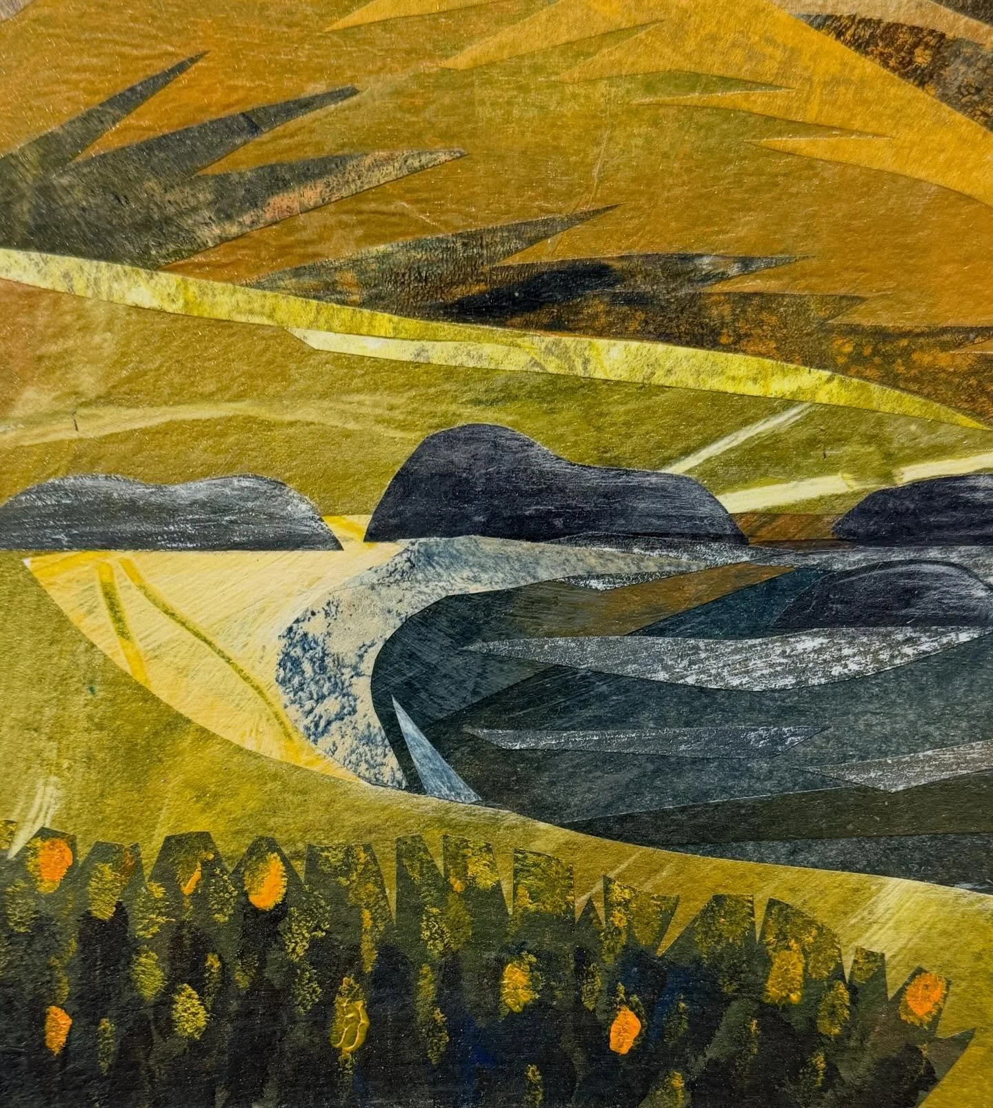 Entertaining ourselves between visitors at the exhibition by looking for curves in everyone&rsquo;s work!
-different perspectives are always good.
Have you been to see us yet?

#lymeregis #dorset #dorsetartist #gallery #curves #collage #print #wood #